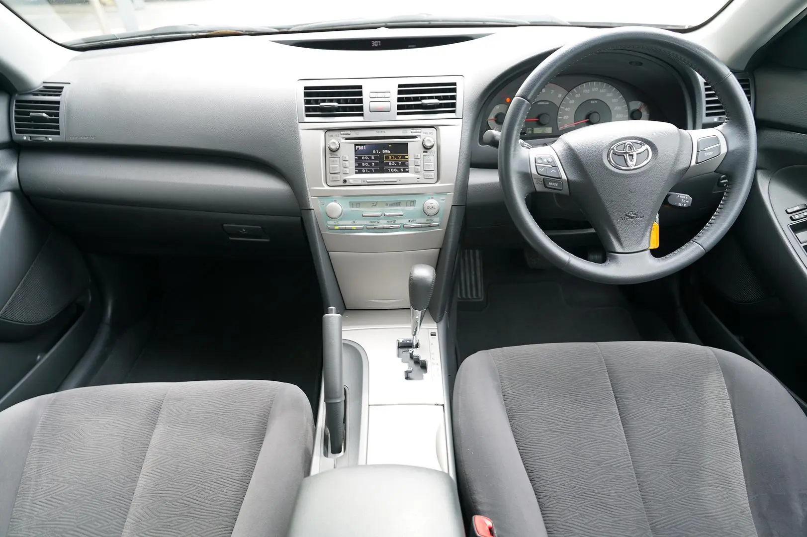 2011 Toyota Camry Gallery Image 17