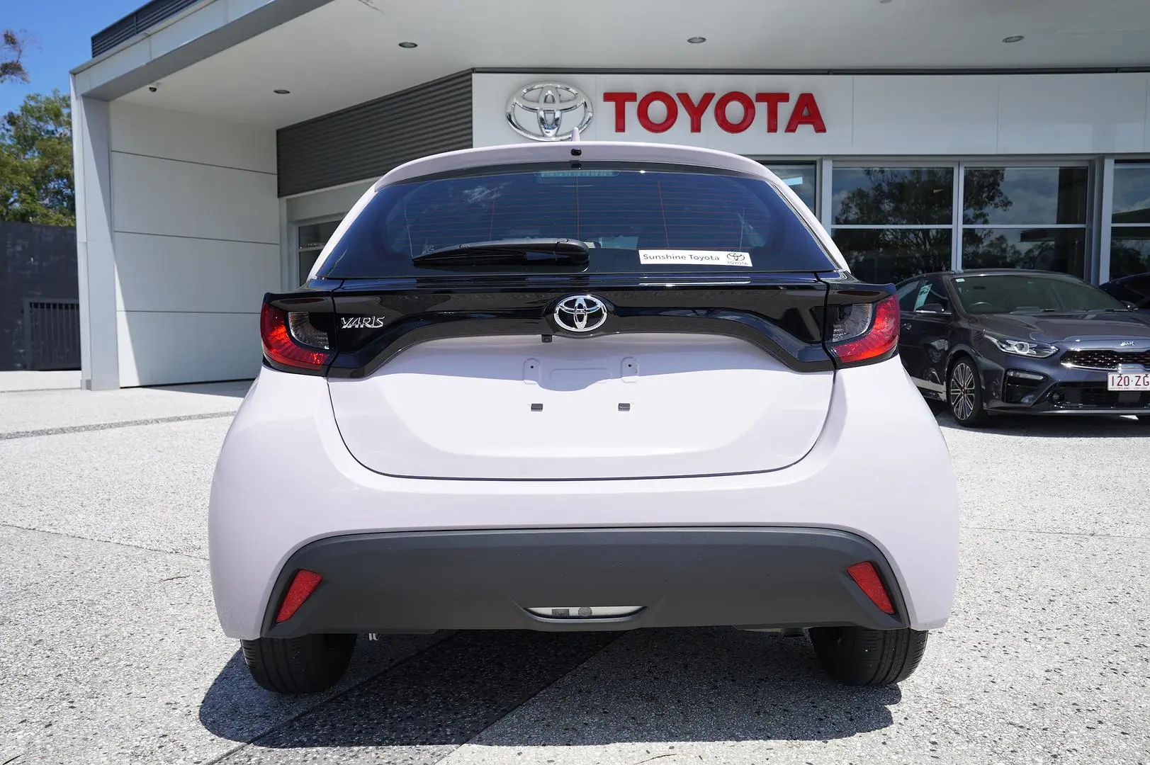 2022 Toyota Yaris Image 5