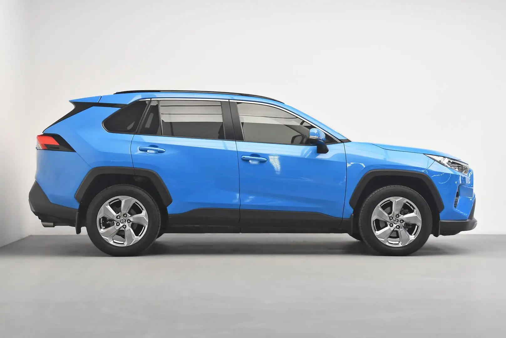 2020 Toyota RAV4 Gallery Image 3