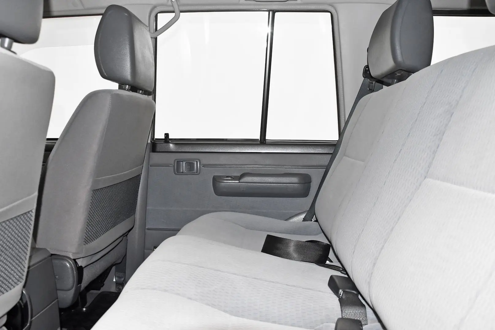 2016 Toyota Landcruiser Gallery Image 17