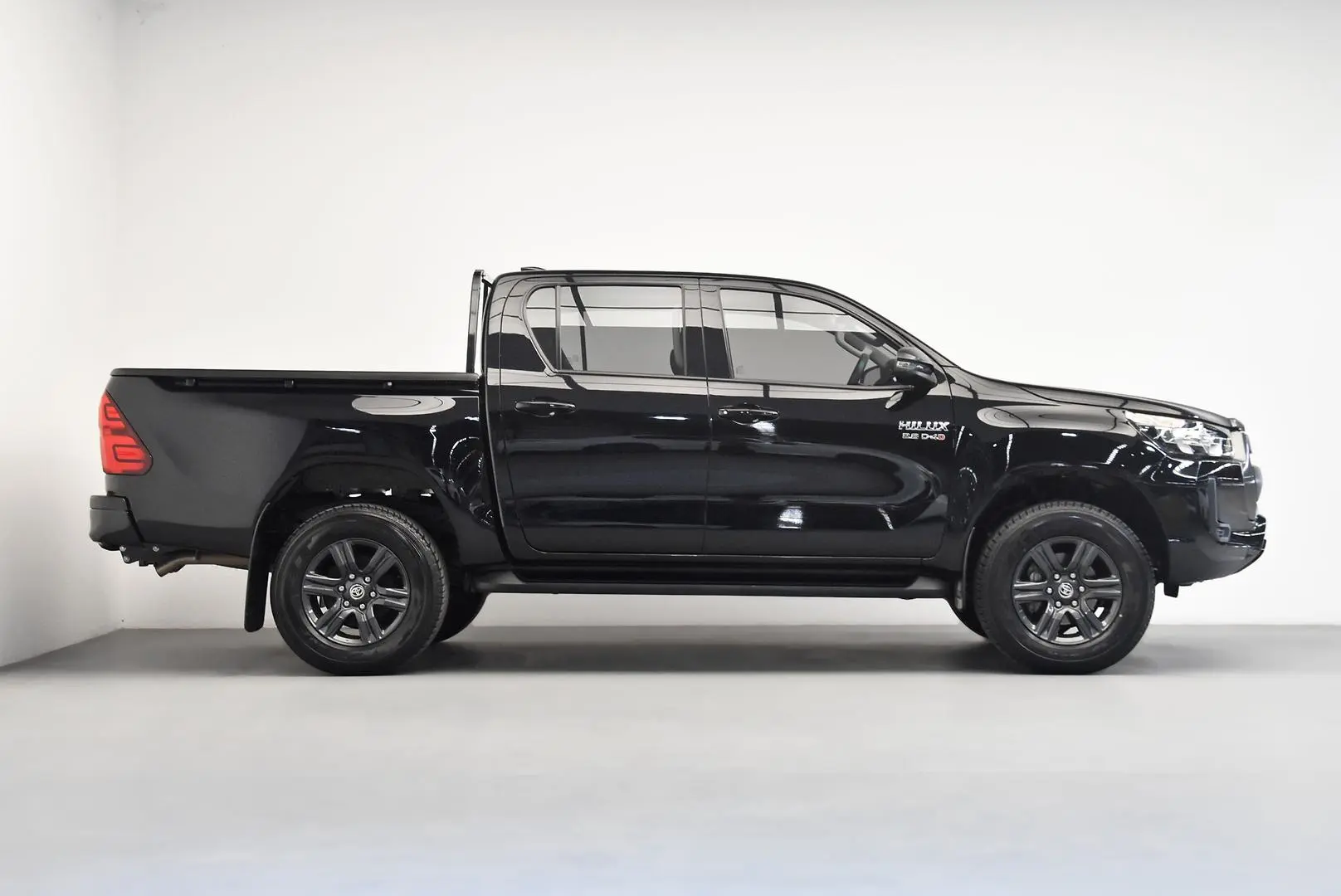 2023 Toyota Hilux Gallery Image 3