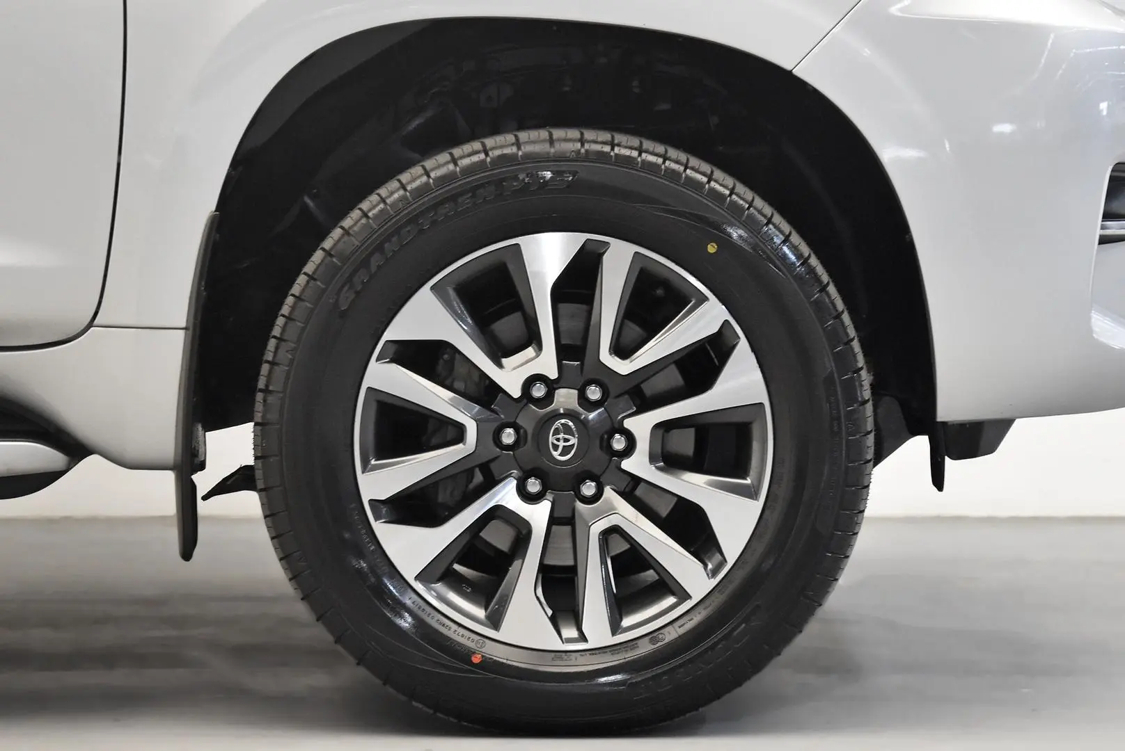 2021 Toyota Landcruiser Prado Gallery Image 21