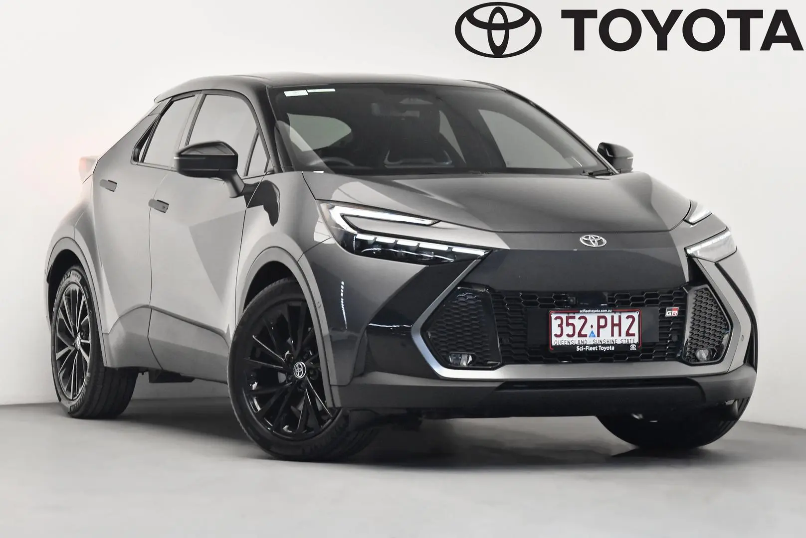 2025 Toyota C-HR Gallery Image 1