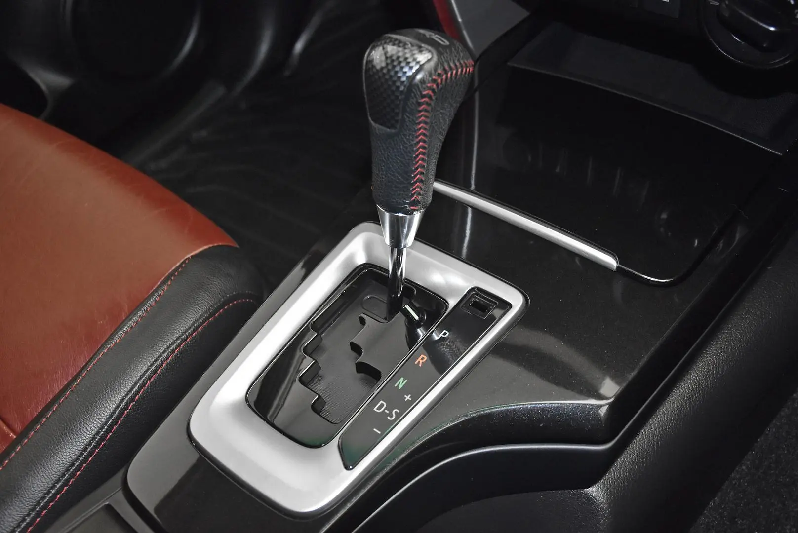2018 Toyota Fortuner Gallery Image 12