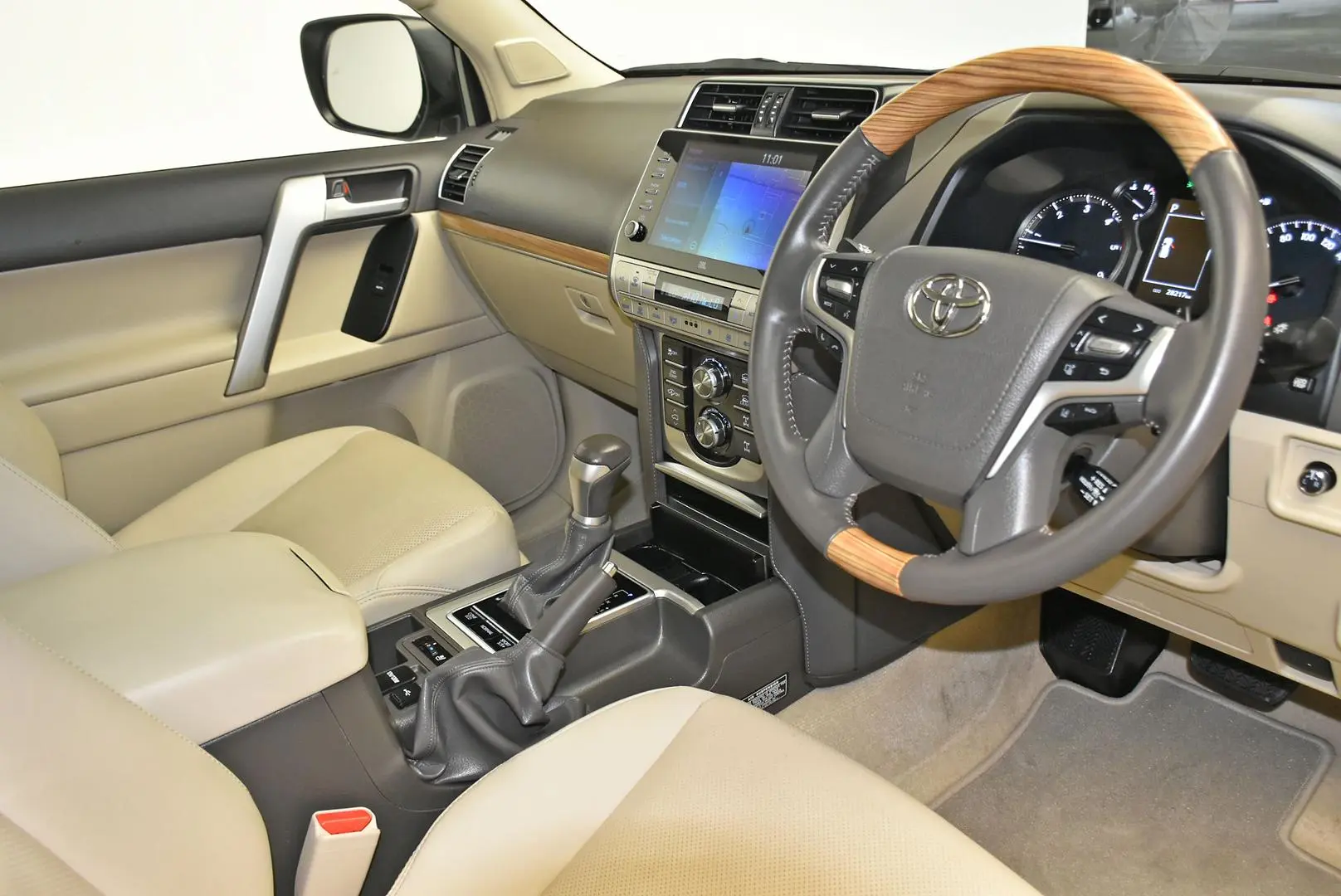 2023 Toyota Landcruiser Prado Gallery Image 8