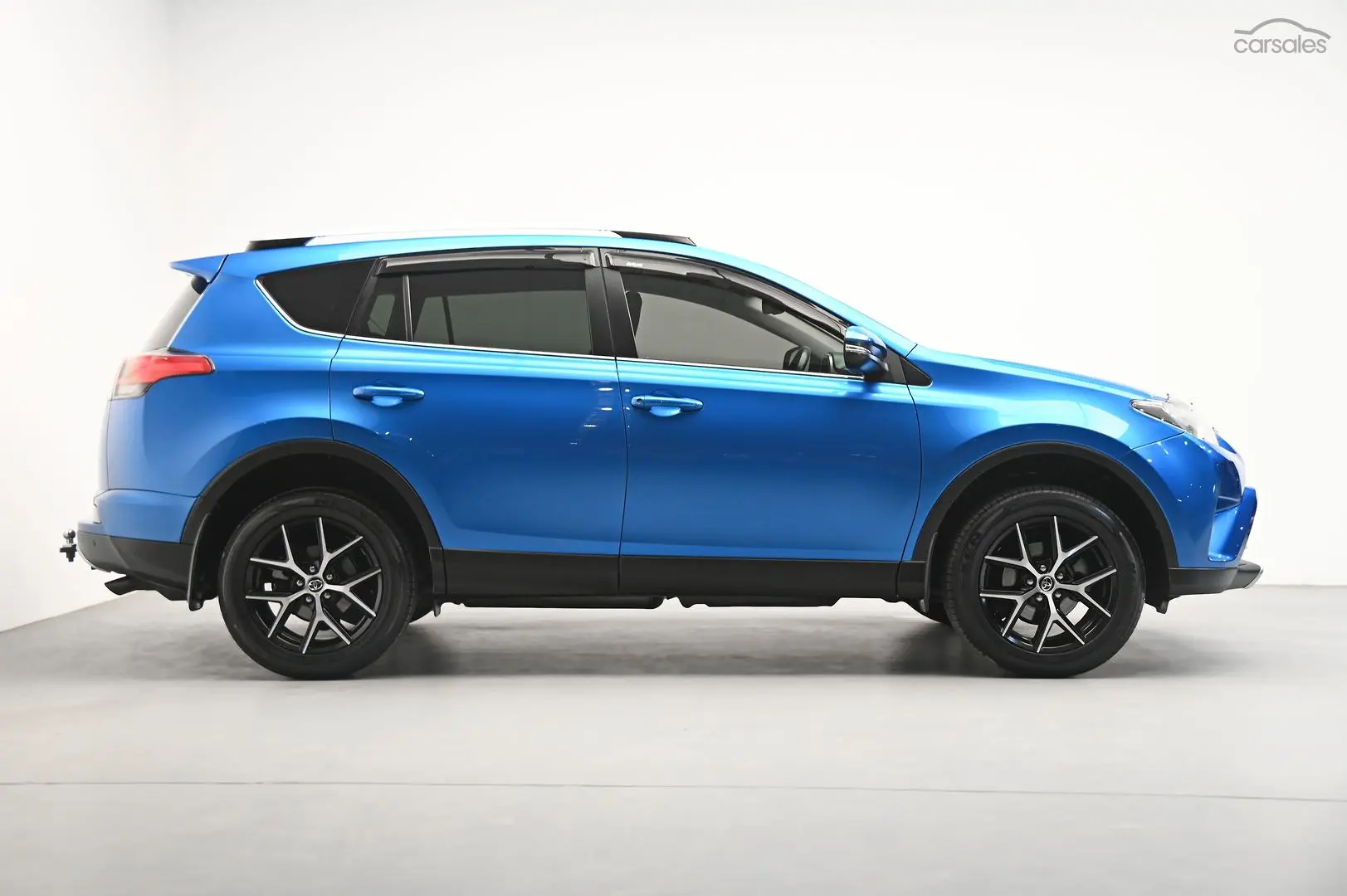 2015 Toyota RAV4 Image 3