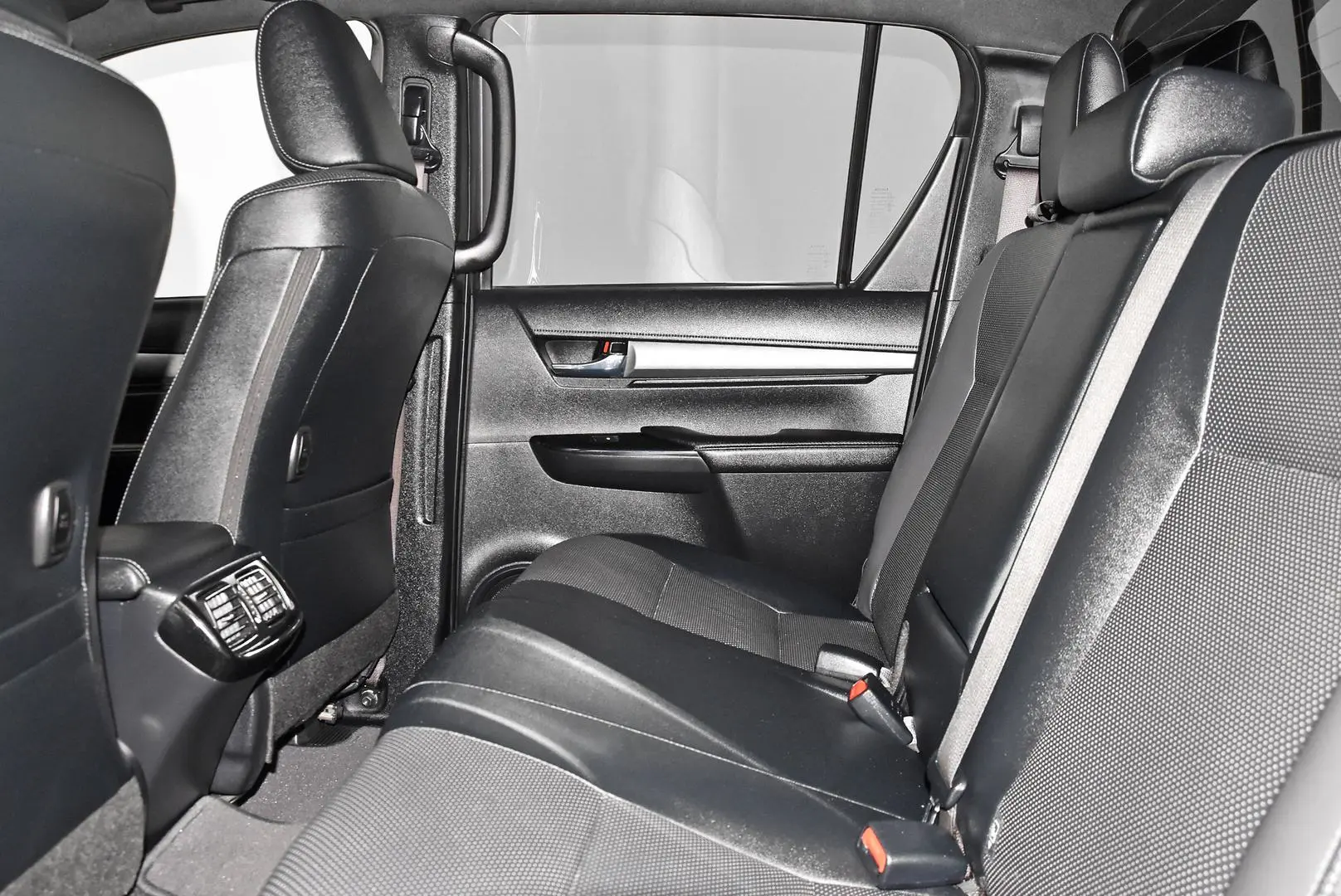 2021 Toyota Hilux Gallery Image 18