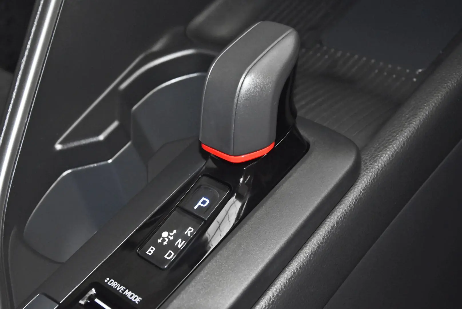 2025 Toyota C-HR Gallery Image 14