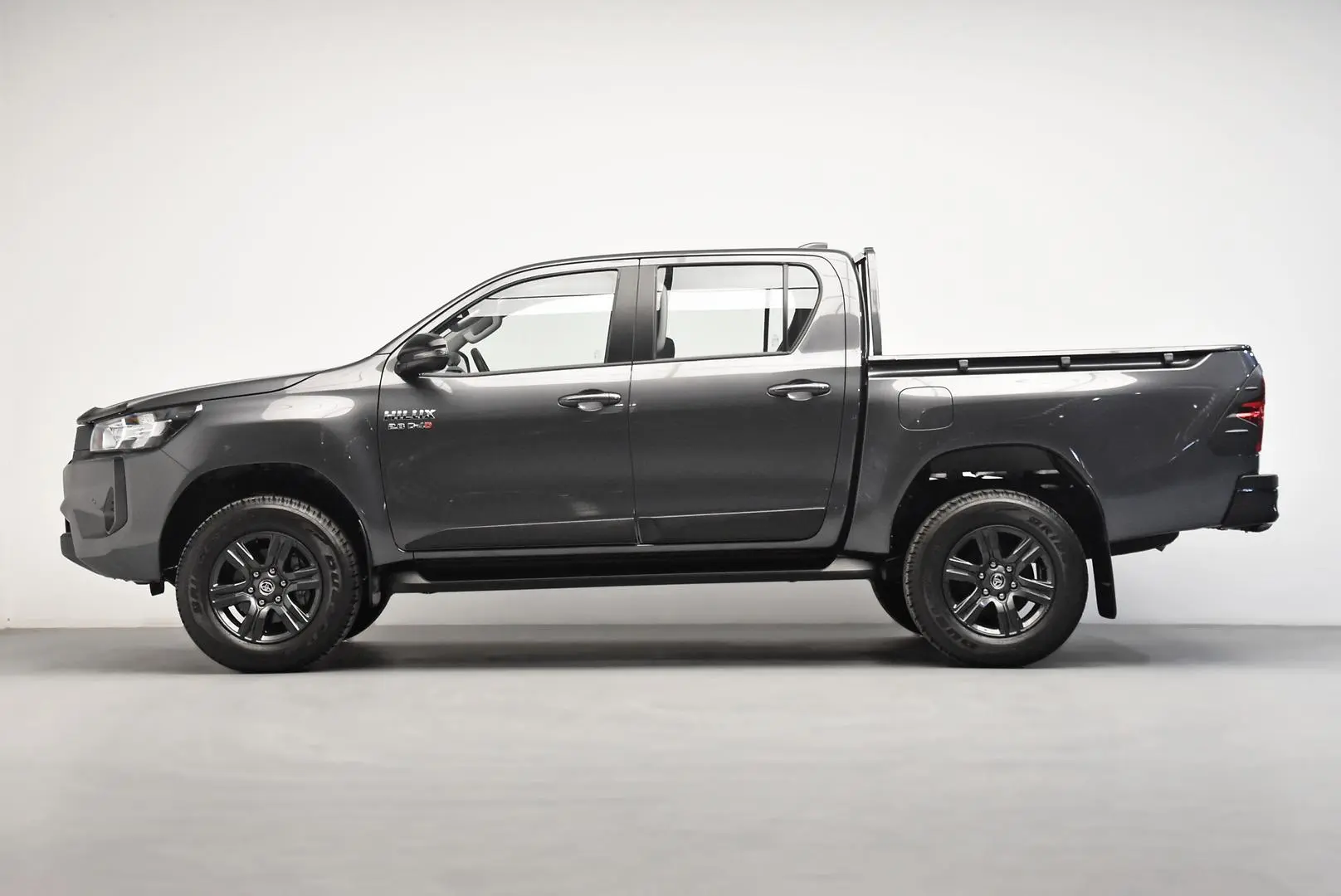 2025 Toyota Hilux Gallery Image 4