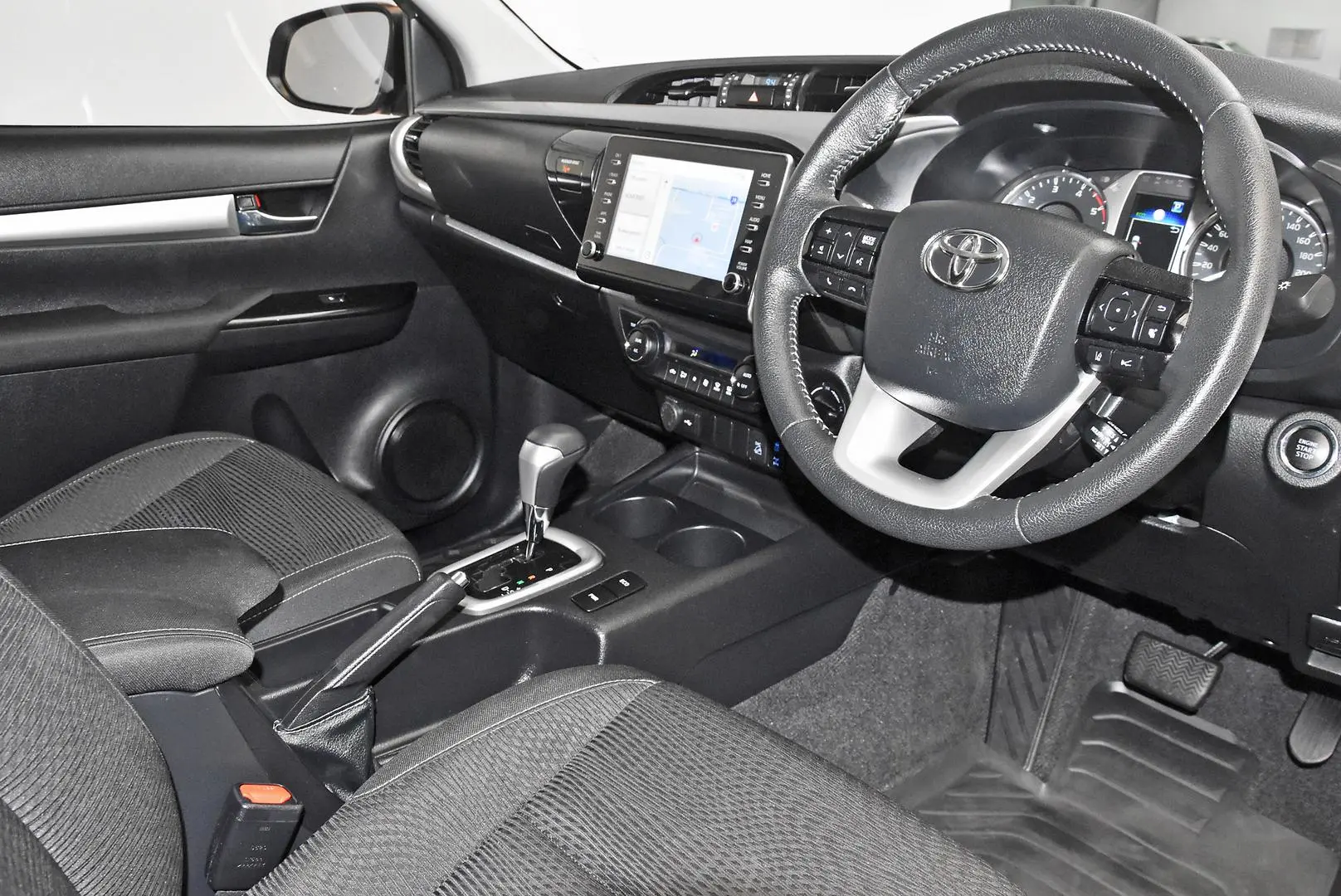 2024 Toyota Hilux Gallery Image 9