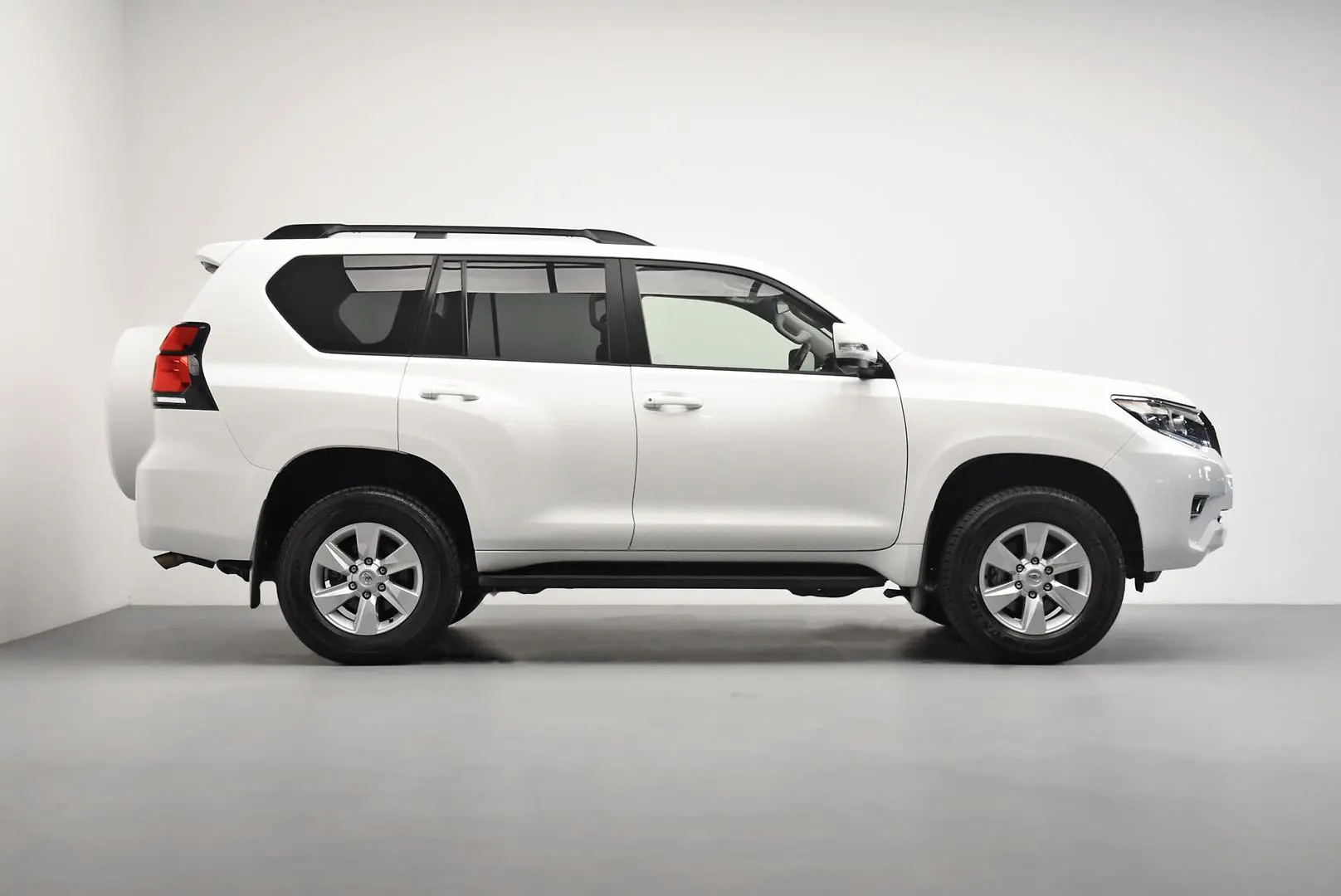 2023 Toyota Landcruiser Prado Gallery Image 3