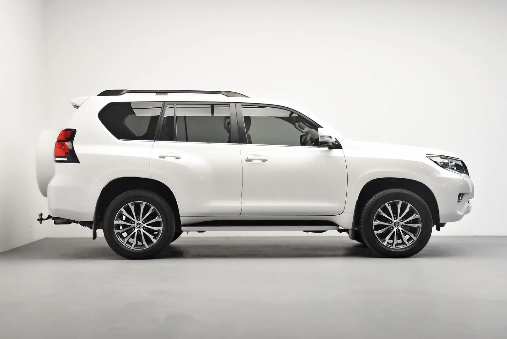 2022 Toyota Landcruiser Prado Gallery Image 3