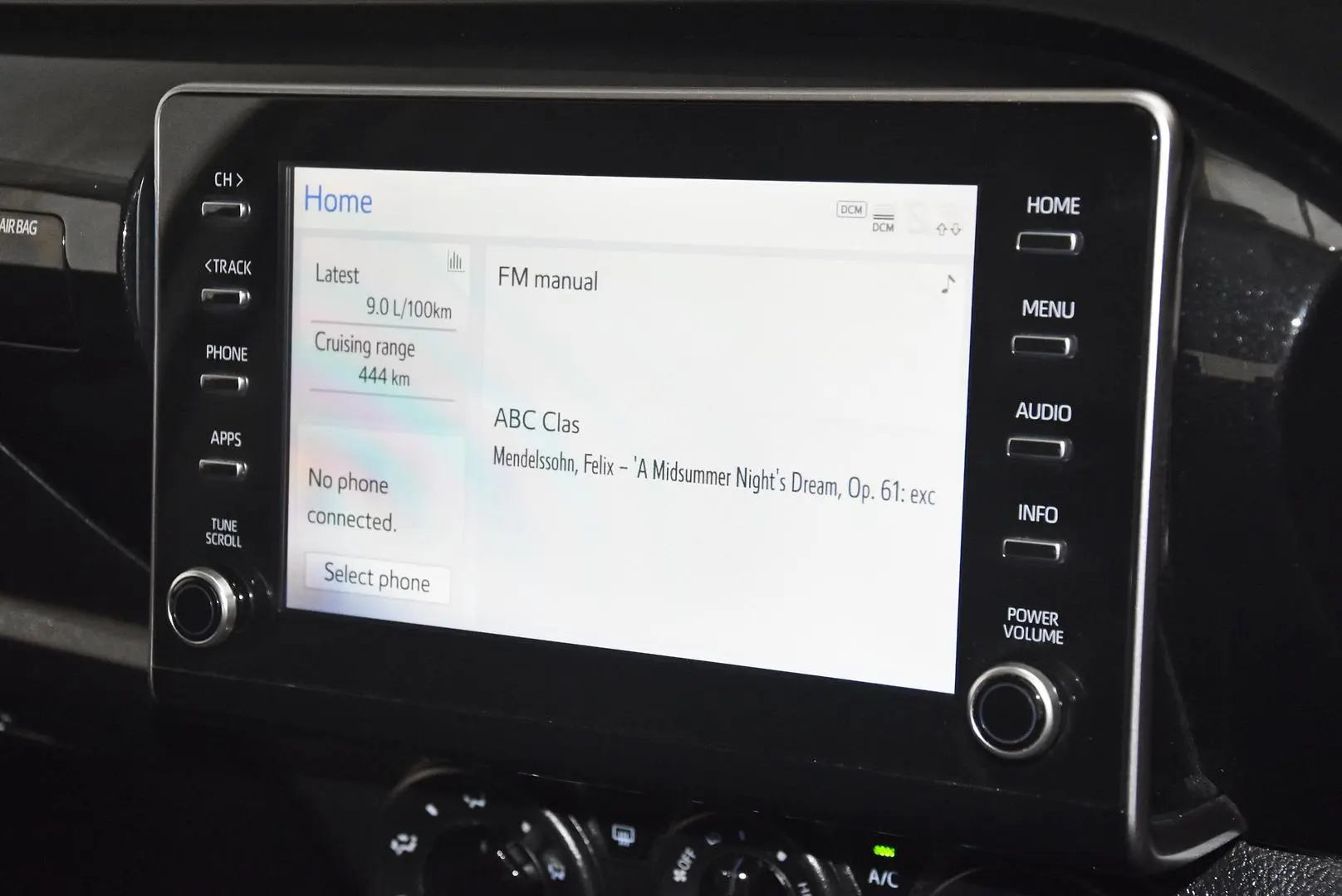 2022 Toyota Hilux Gallery Image 11