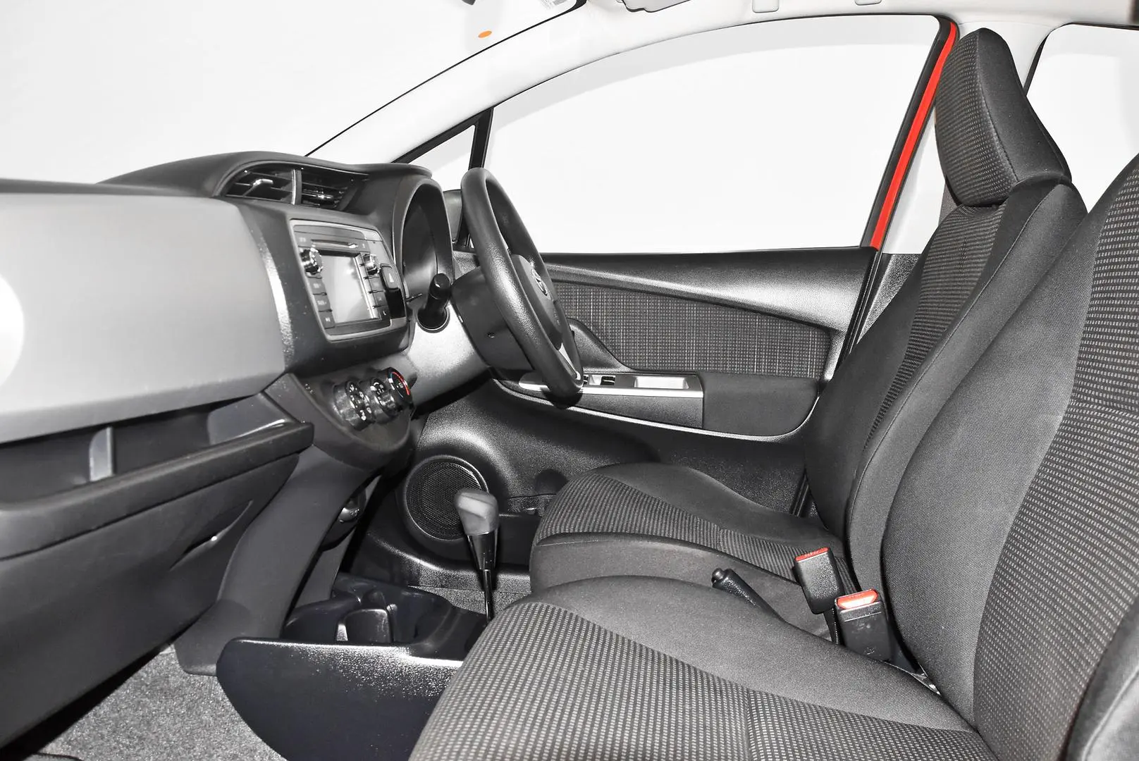 2016 Toyota Yaris Gallery Image 17