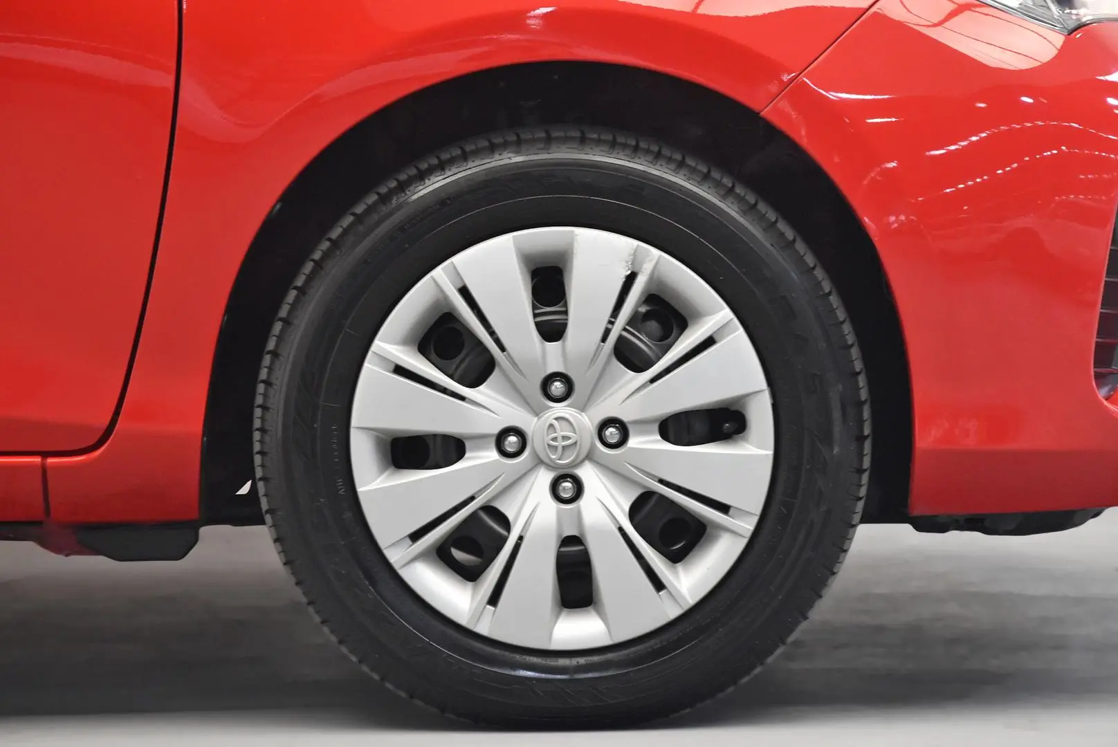 2016 Toyota Yaris Gallery Image 22