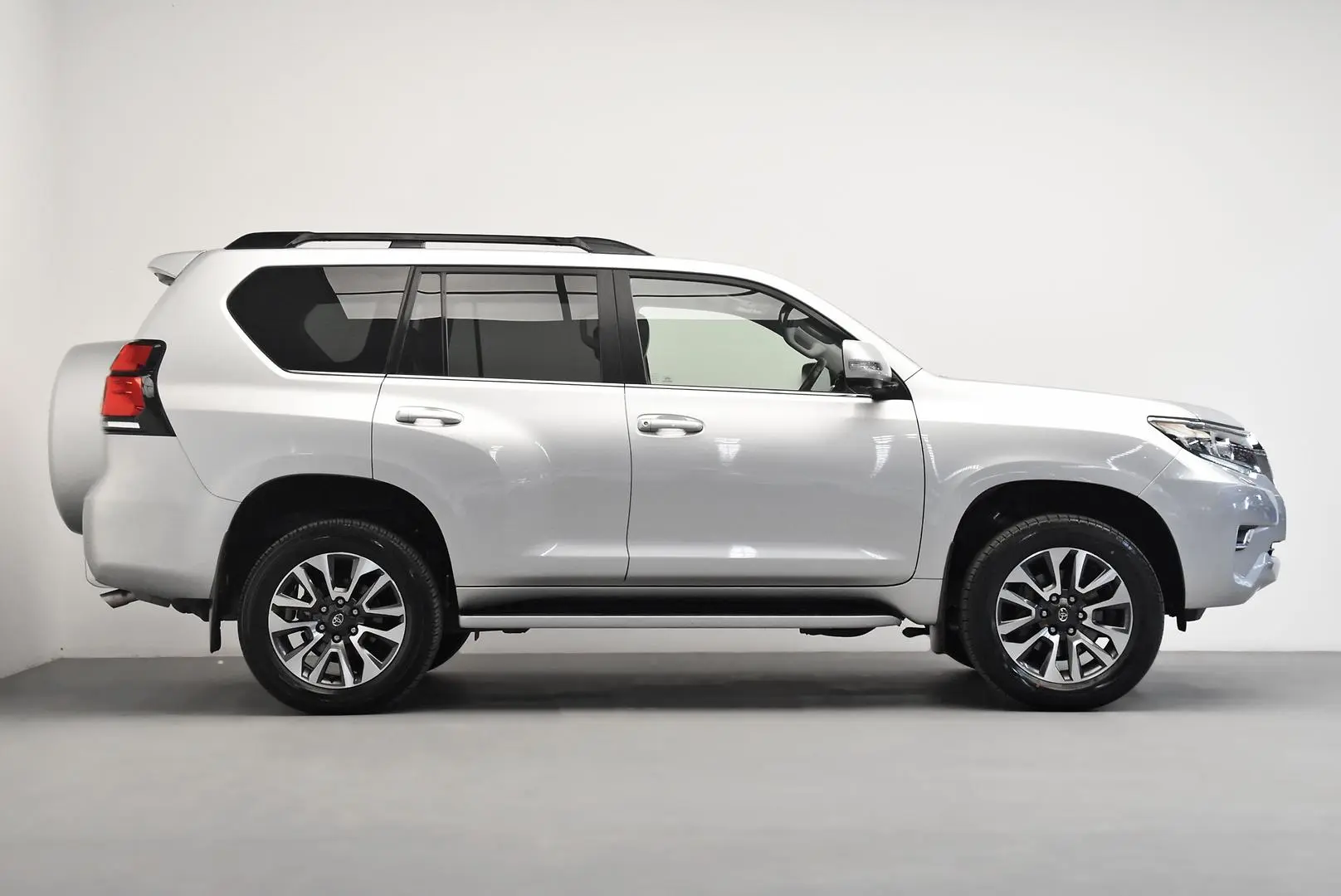 2021 Toyota Landcruiser Prado Gallery Image 3