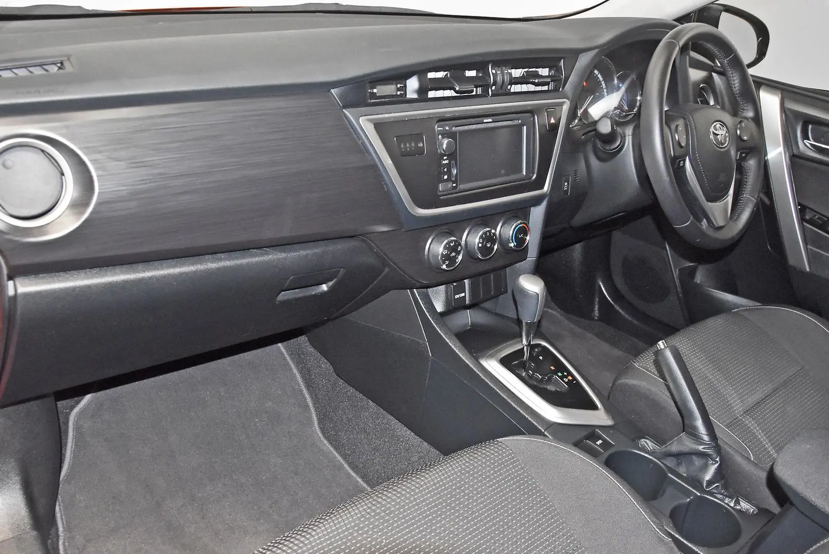 2015 Toyota Corolla Gallery Image 16