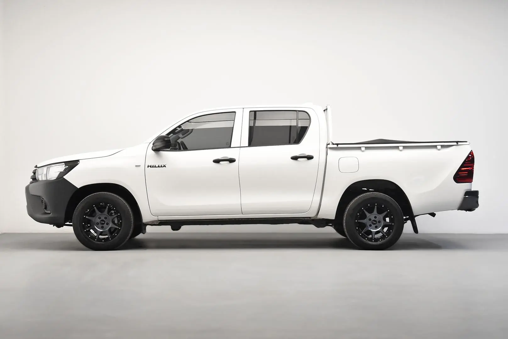 2021 Toyota Hilux Gallery Image 4