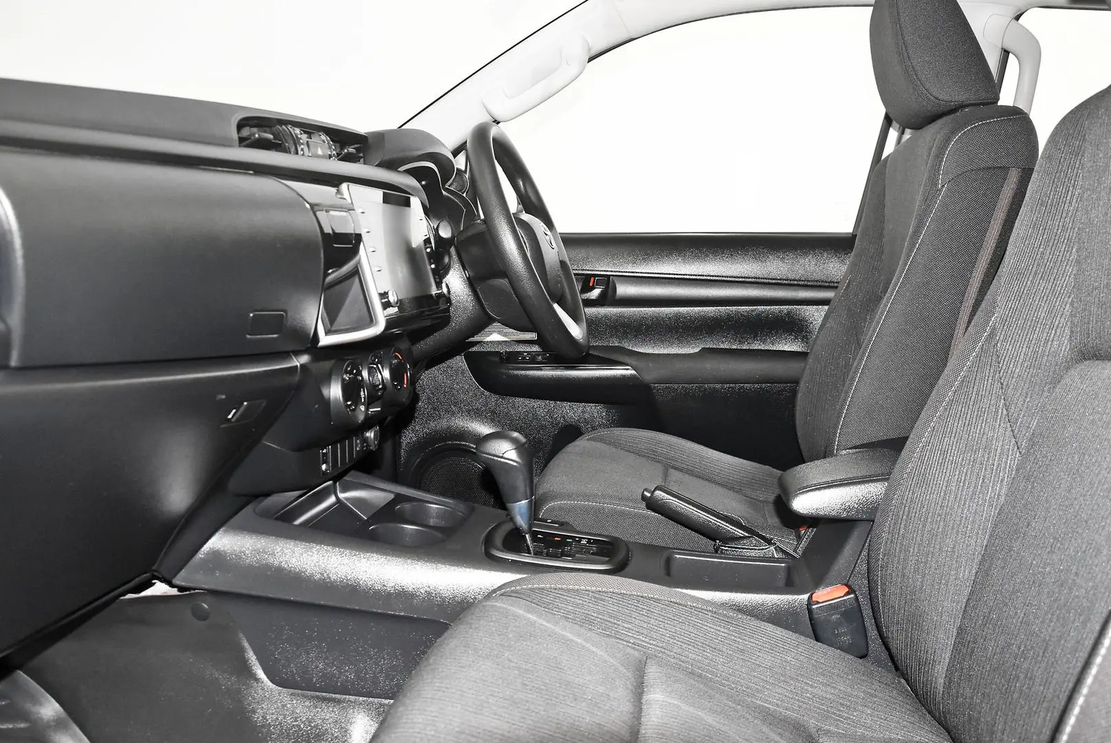 2022 Toyota Hilux Gallery Image 17