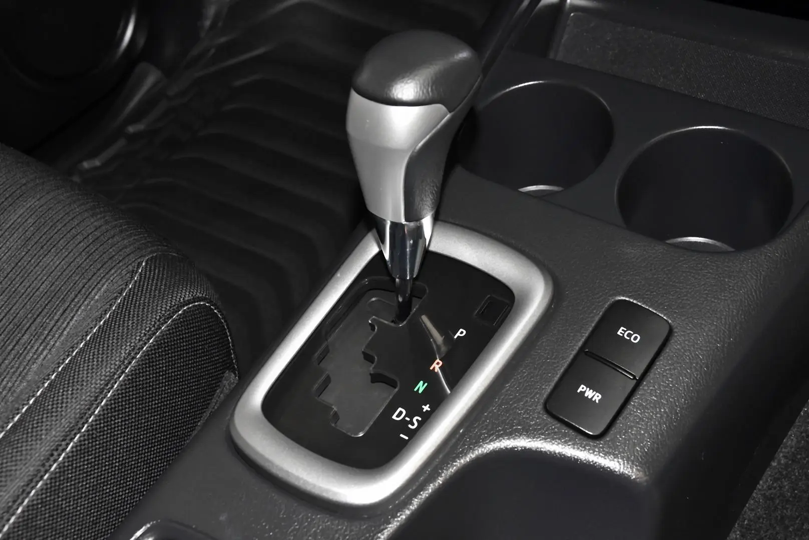 2022 Toyota Hilux Gallery Image 13