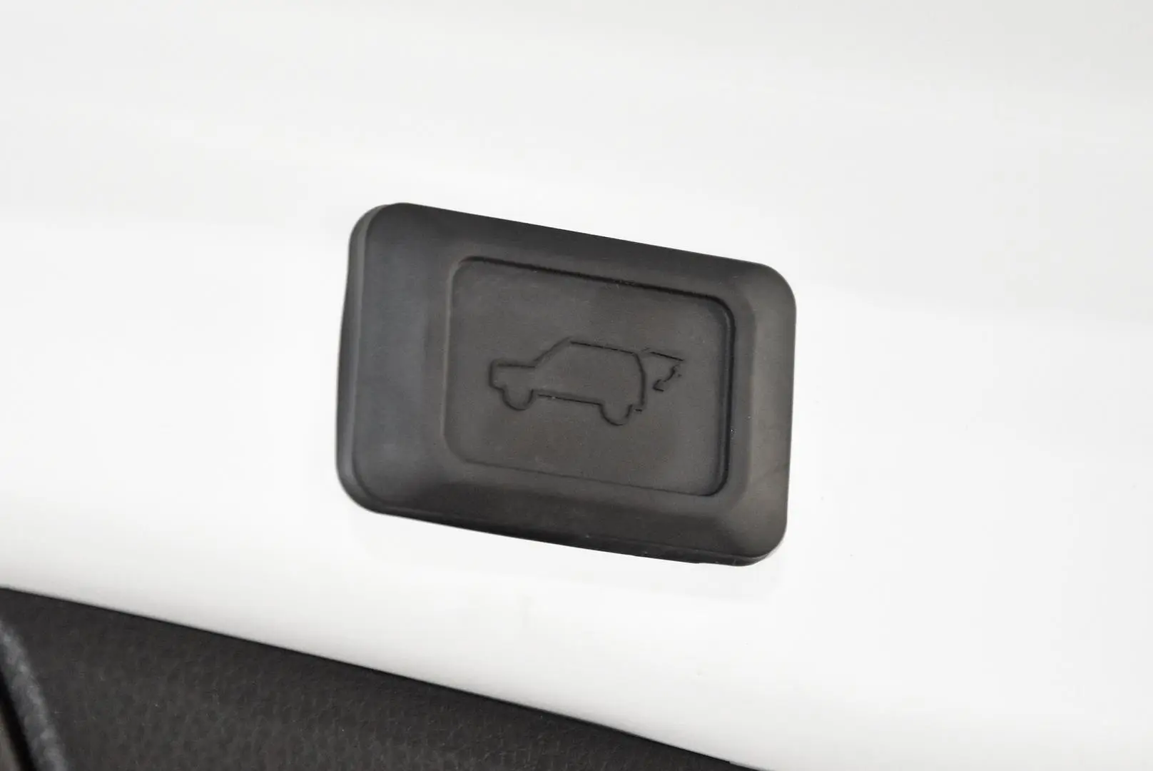 2025 Toyota RAV4 Gallery Image 23