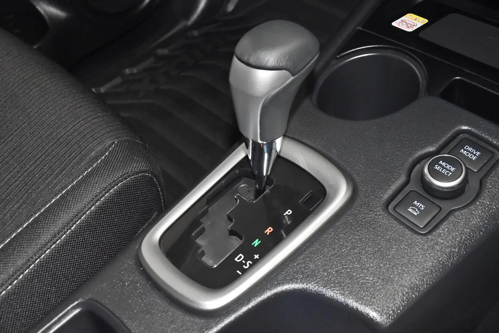 2025 Toyota Hilux Gallery Image 13