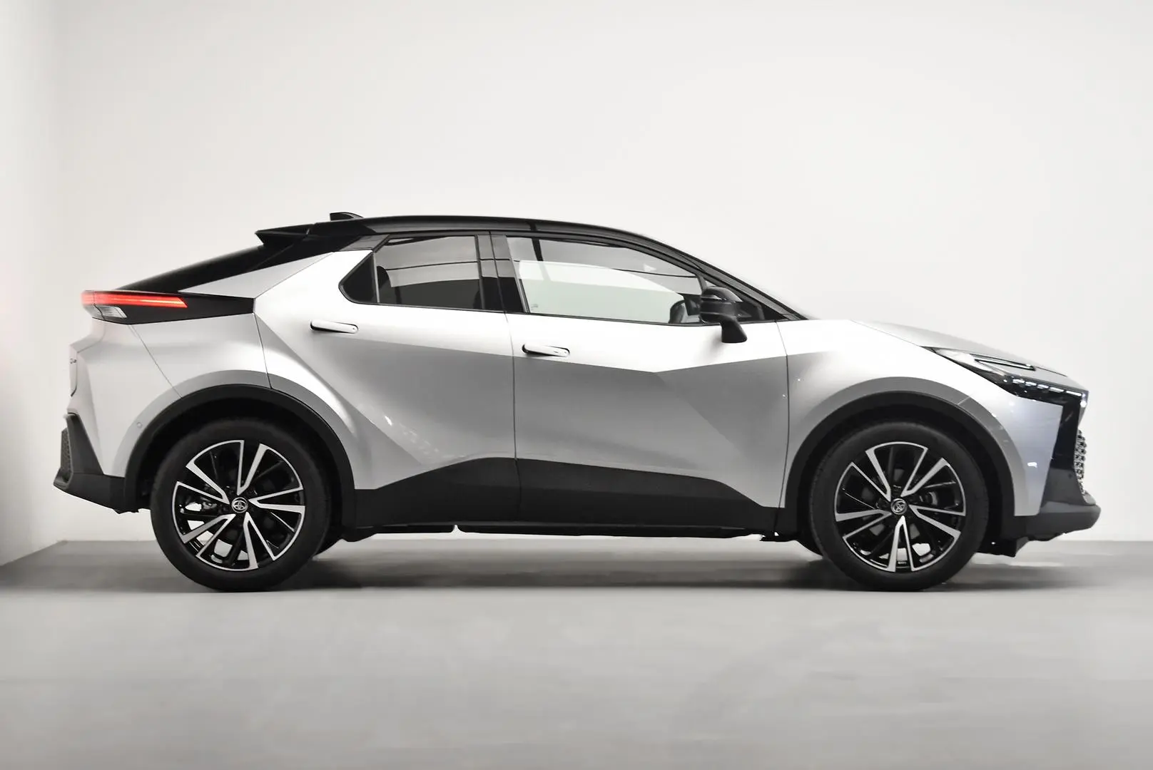 2024 Toyota C-HR Gallery Image 3