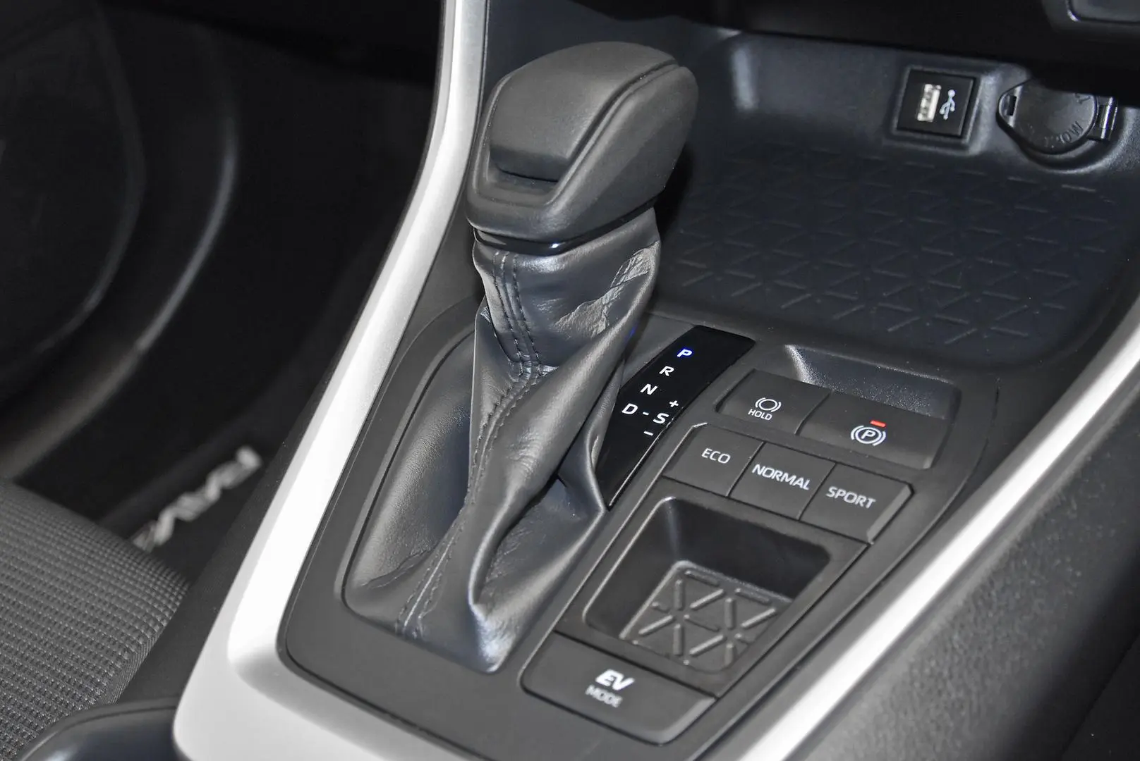 2024 Toyota RAV4 Gallery Image 14