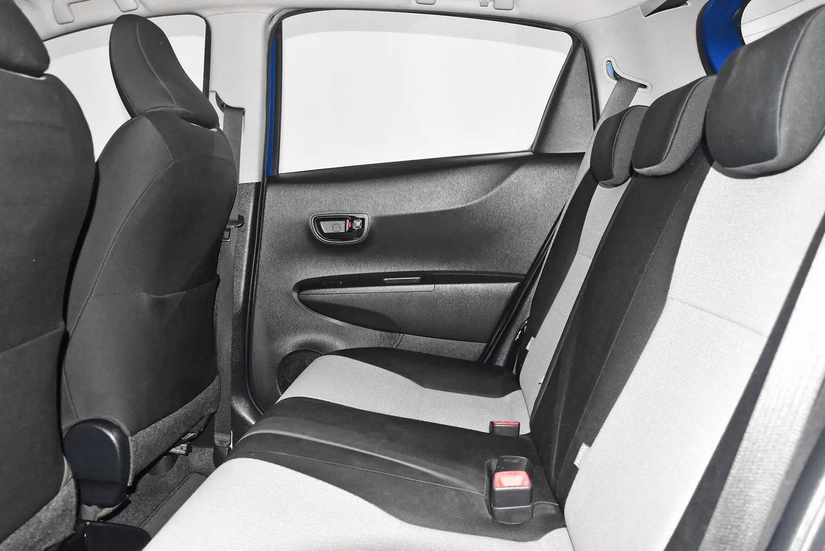 2013 Toyota Yaris Gallery Image 18