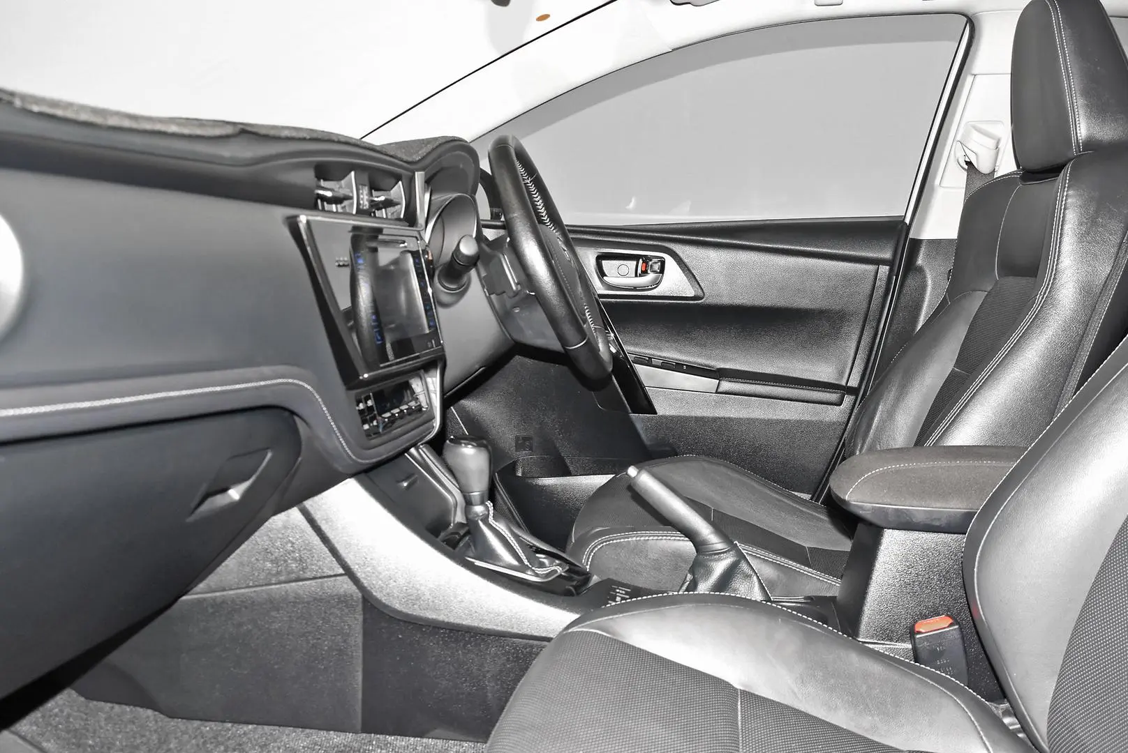 2016 Toyota Corolla Gallery Image 18