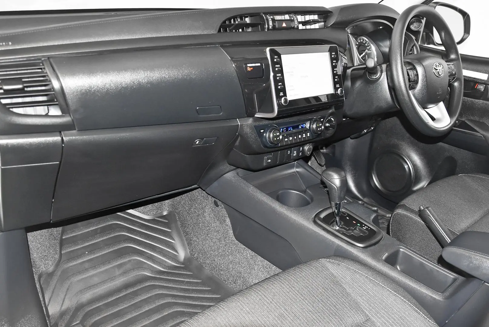2024 Toyota Hilux Gallery Image 16