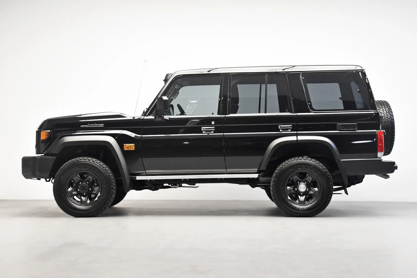 2025 Toyota Landcruiser Gallery Image 4