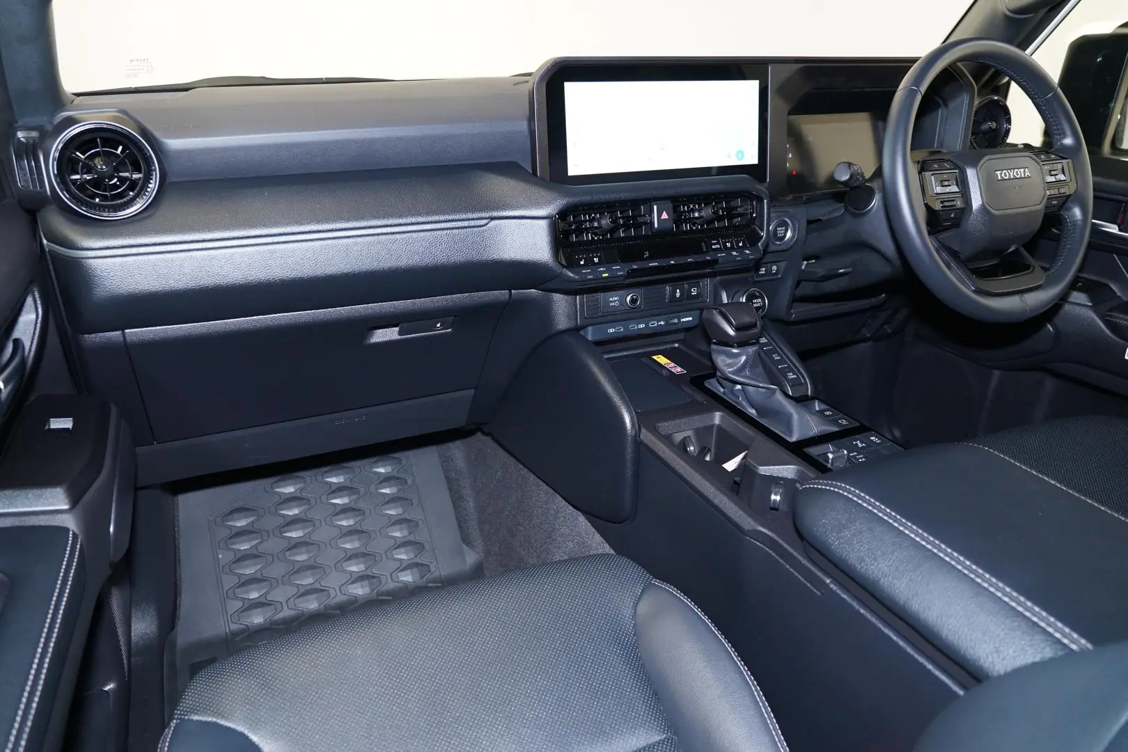 2024 Toyota Landcruiser Prado Gallery Image 9
