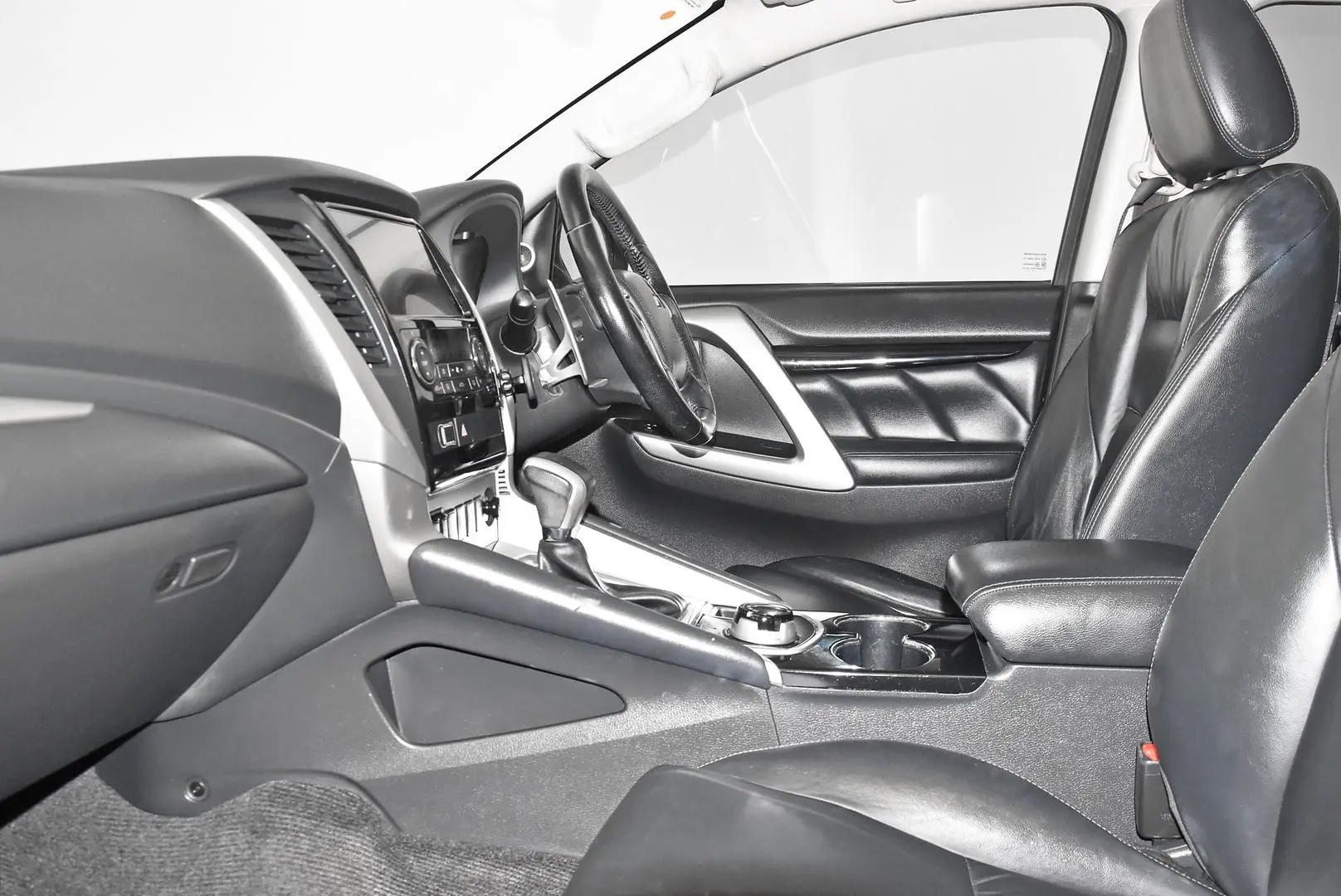 2018 Mitsubishi Pajero Sport Gallery Image 18