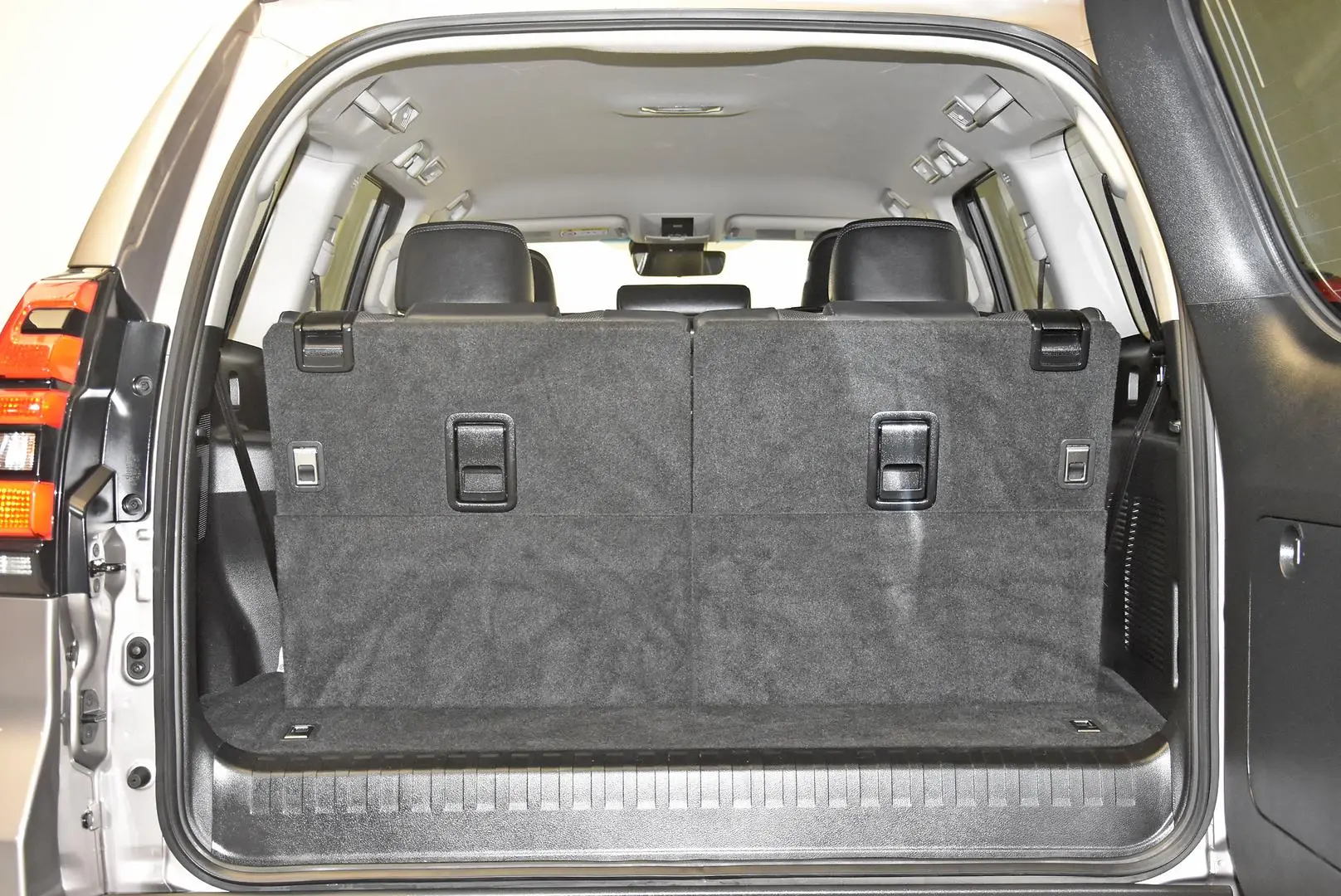 2023 Toyota Landcruiser Prado Gallery Image 20