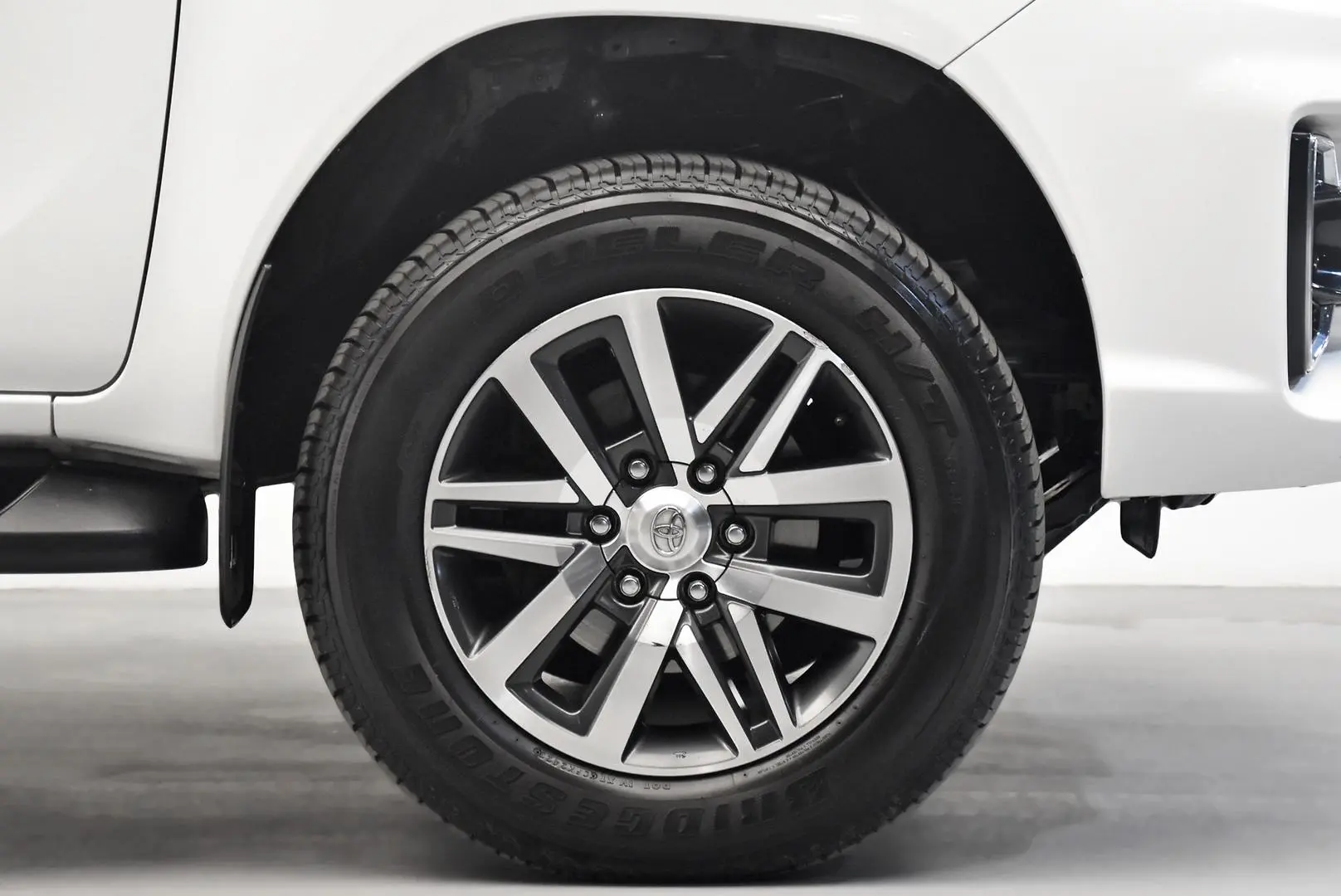 2019 Toyota Hilux Gallery Image 21