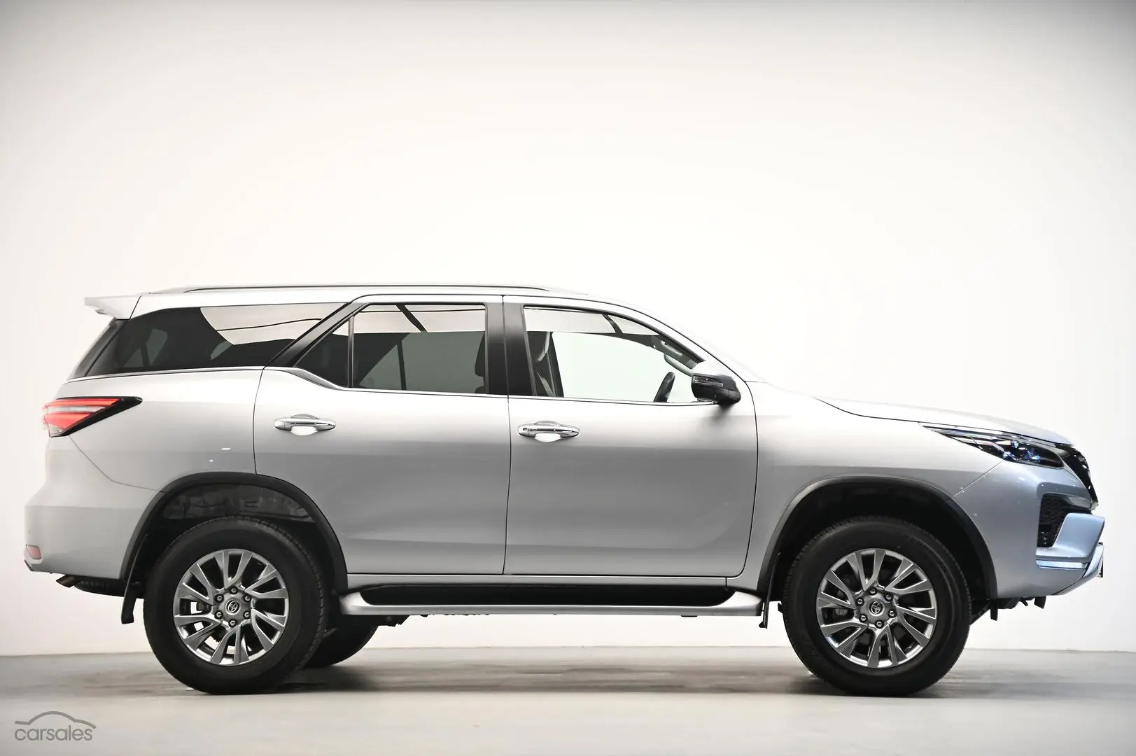 2023 Toyota Fortuner Image 3