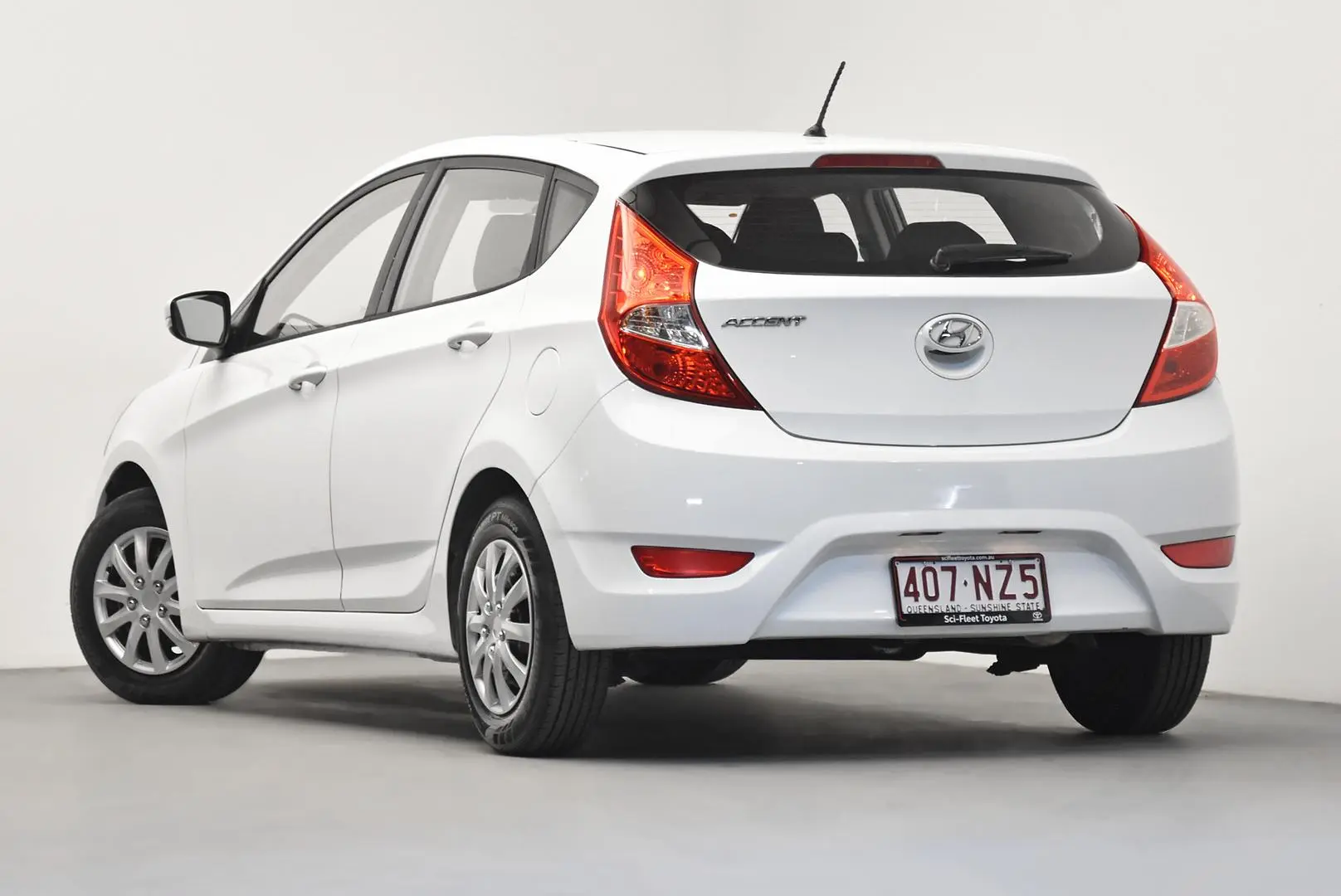2016 Hyundai Accent Gallery Image 5