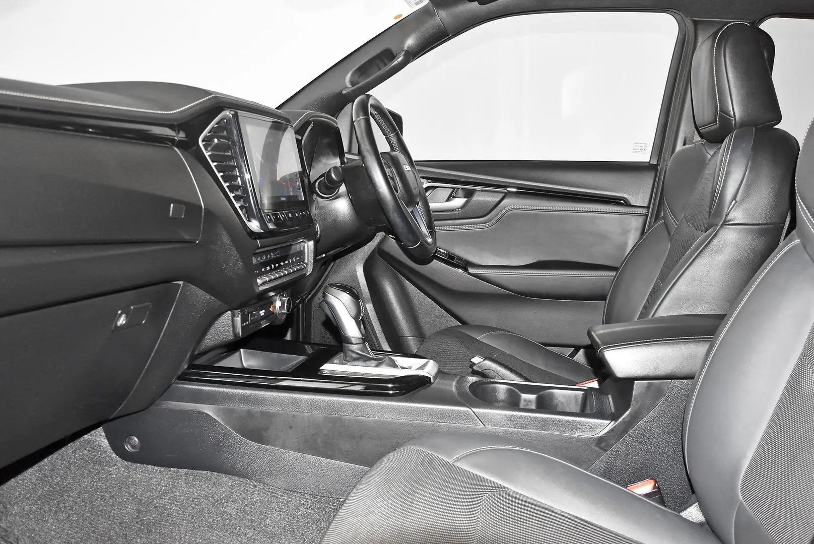 2021 Isuzu D-MAX Gallery Image 17