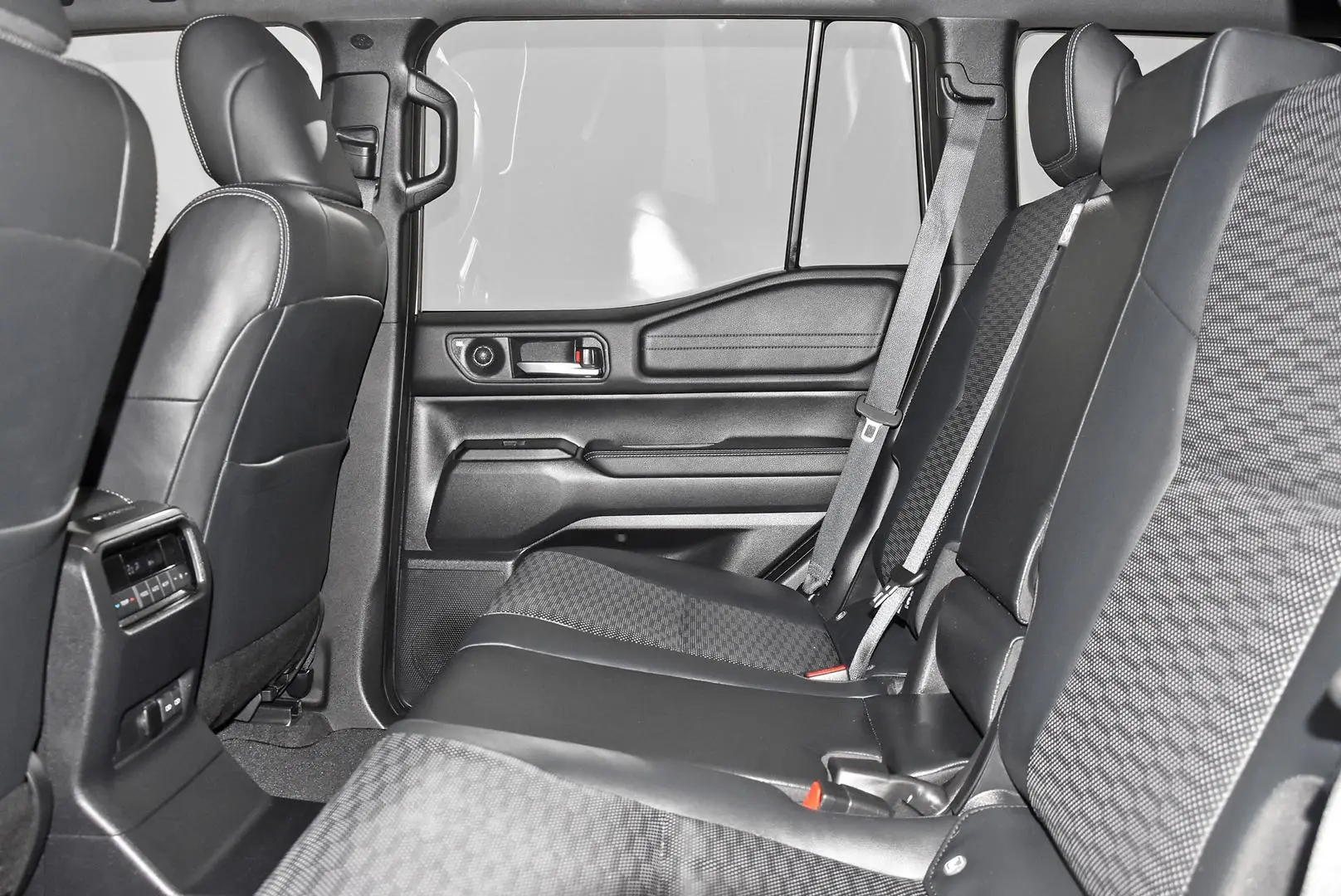 2024 Toyota Landcruiser Prado Gallery Image 19