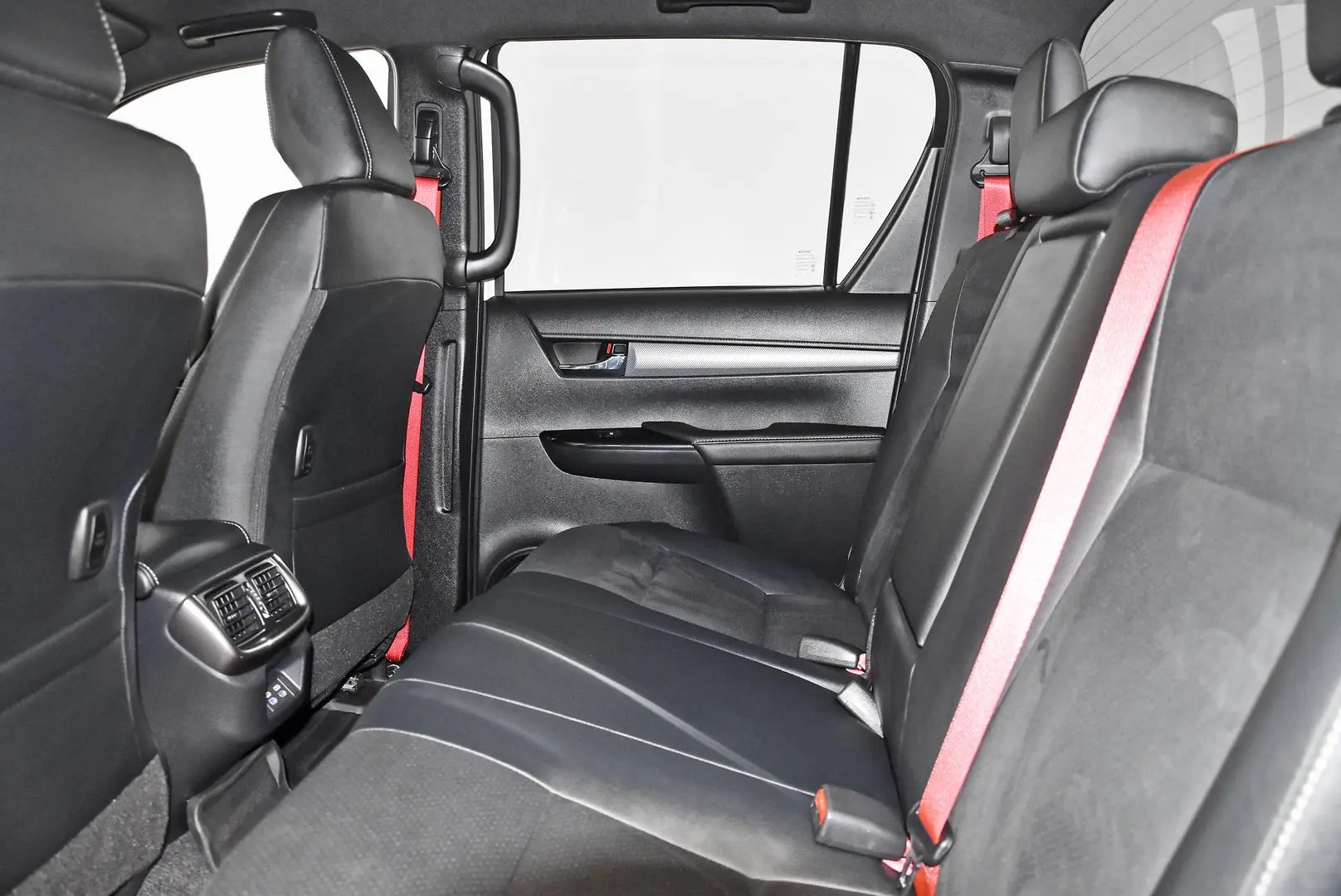 2025 Toyota Hilux Gallery Image 18