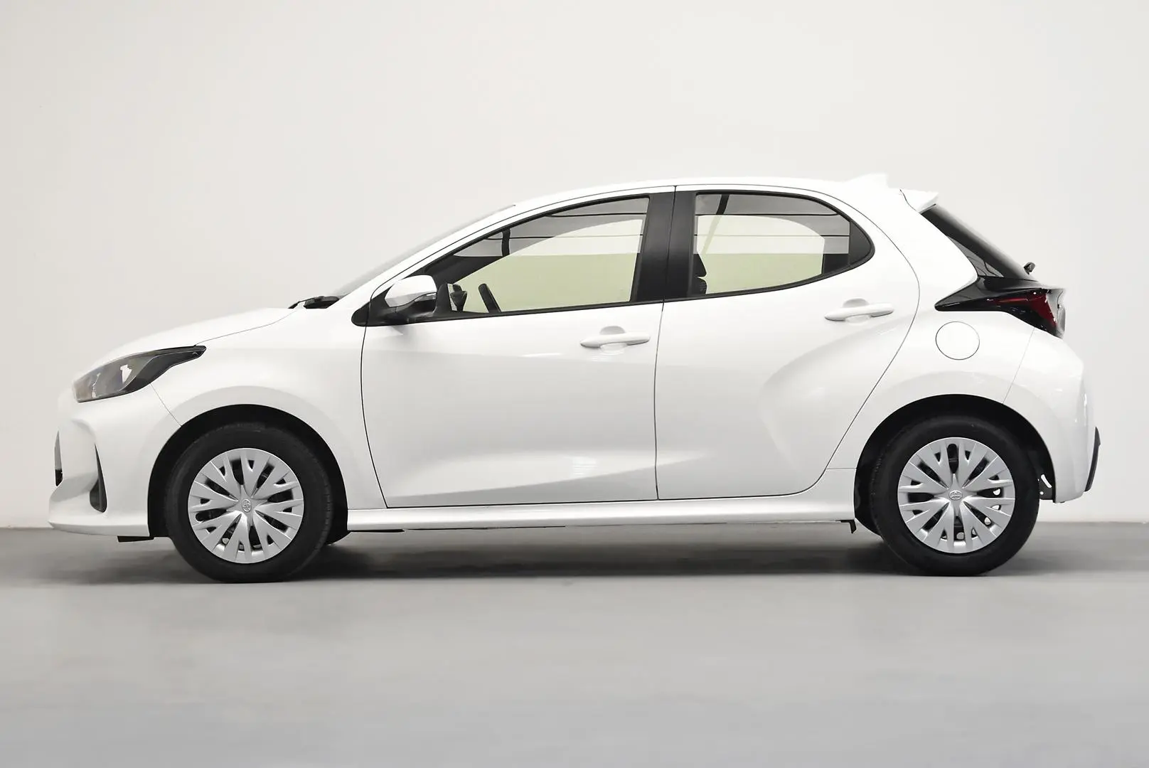 2022 Toyota Yaris Gallery Image 4