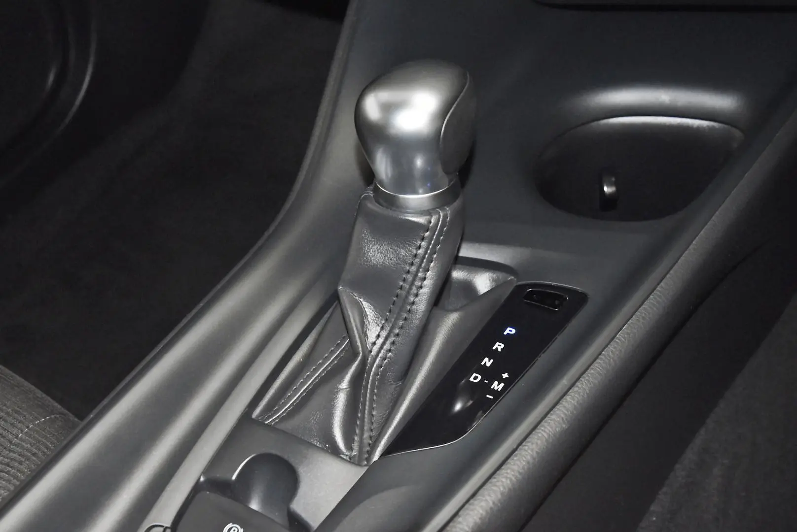 2018 Toyota C-HR Gallery Image 13