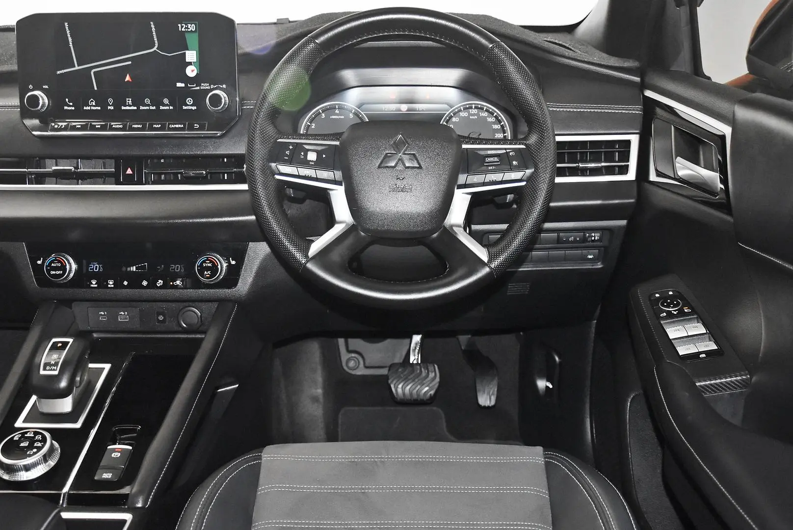 2023 Mitsubishi Outlander Gallery Image 15