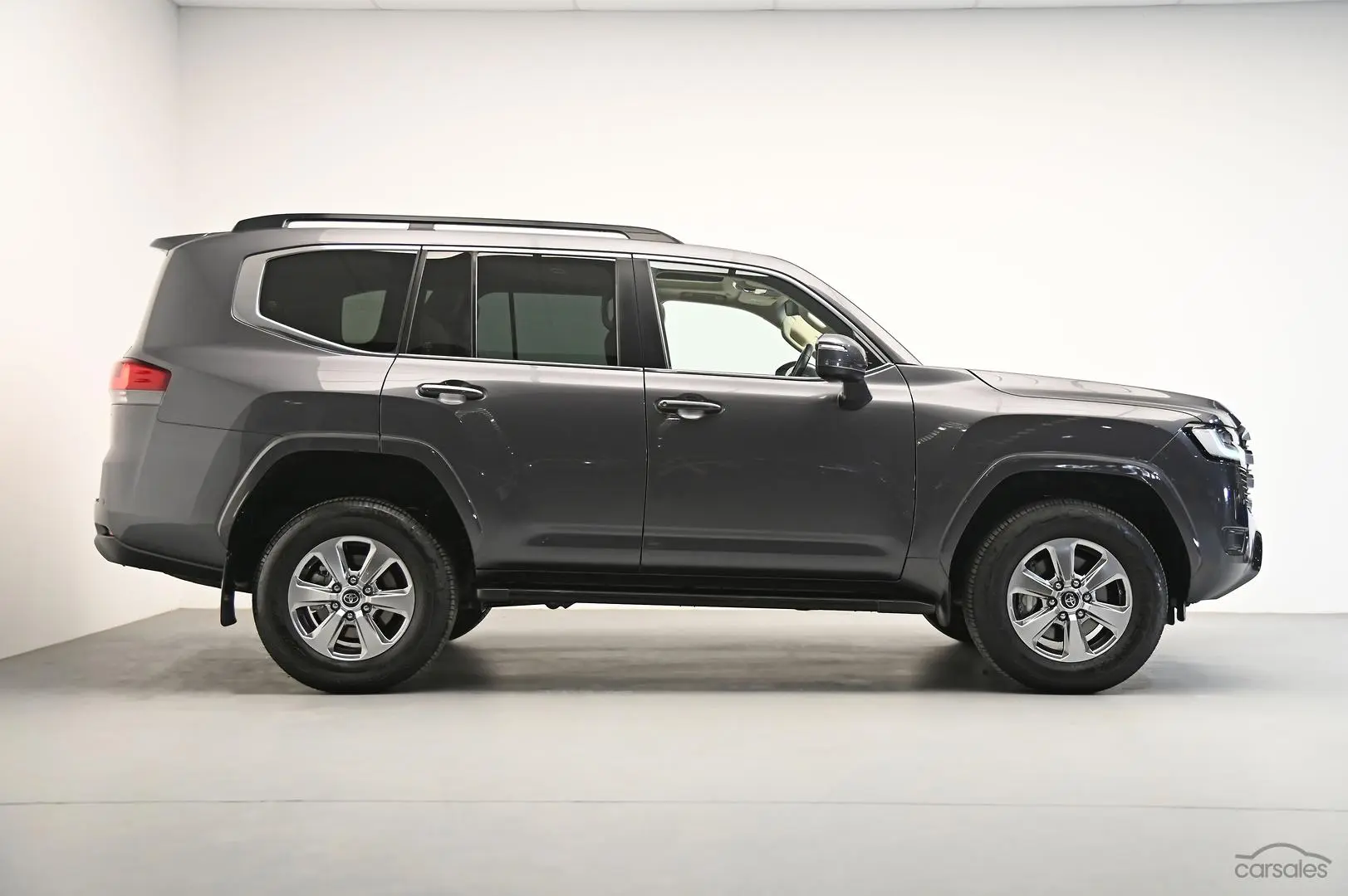 2023 Toyota Landcruiser Image 3