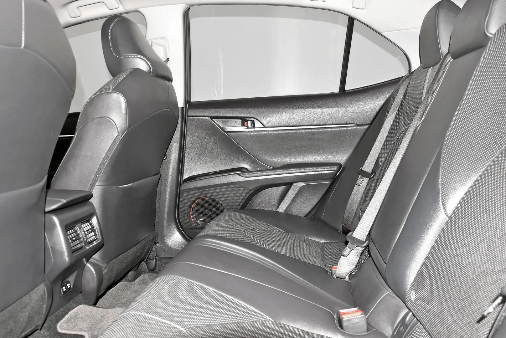 2021 Toyota Camry Gallery Image 18