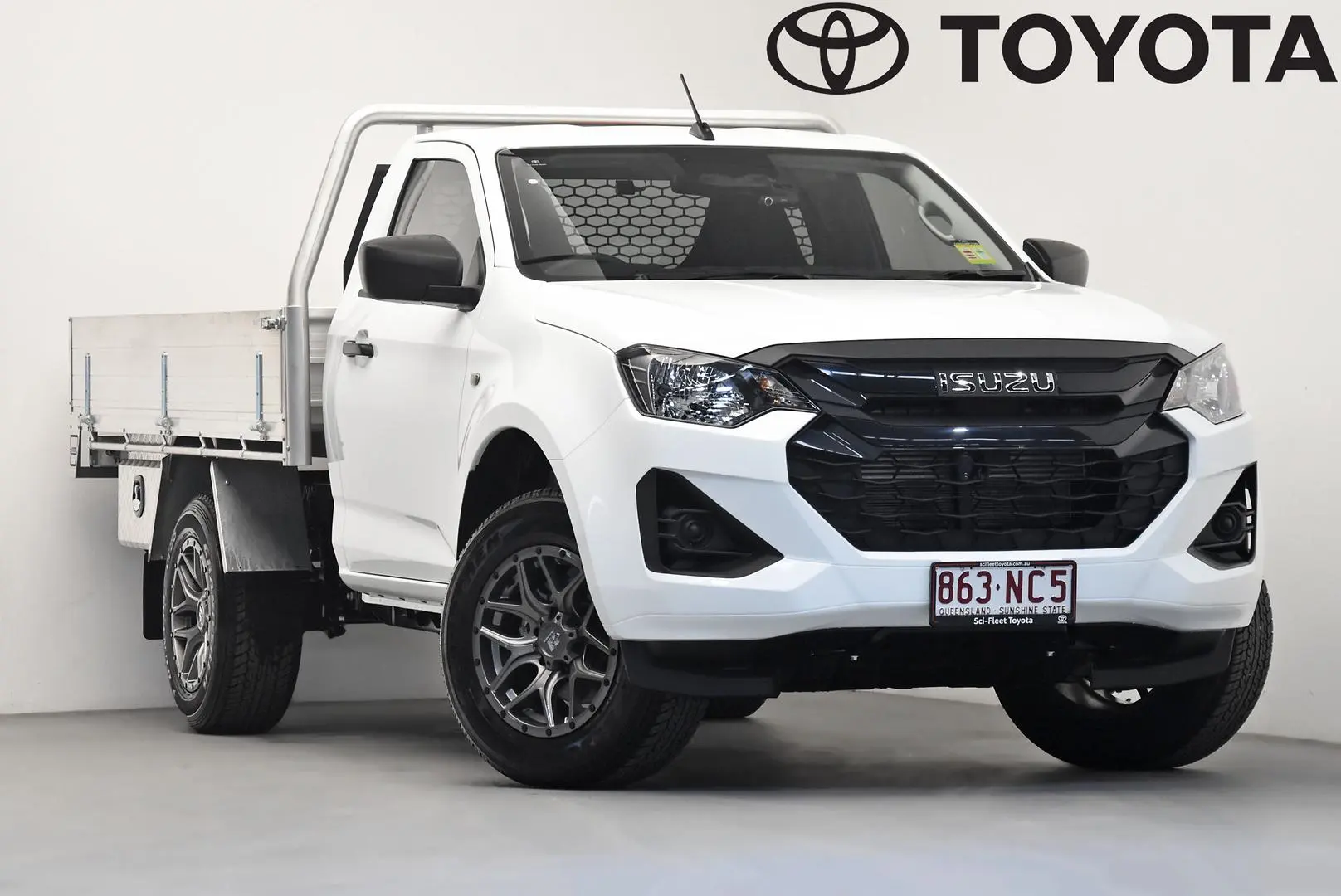 2025 Isuzu D-MAX Gallery Image 1