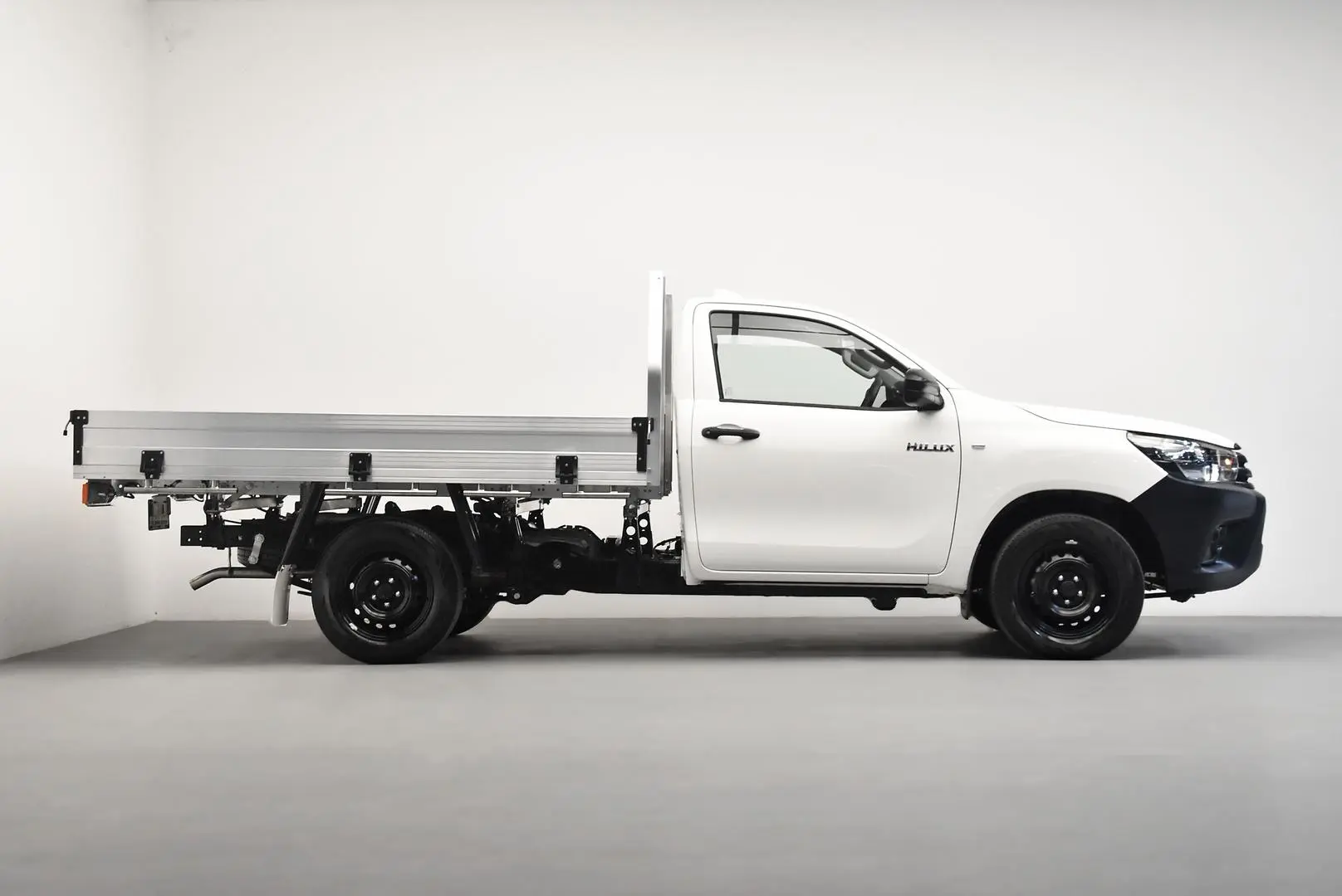 2025 Toyota Hilux Gallery Image 3