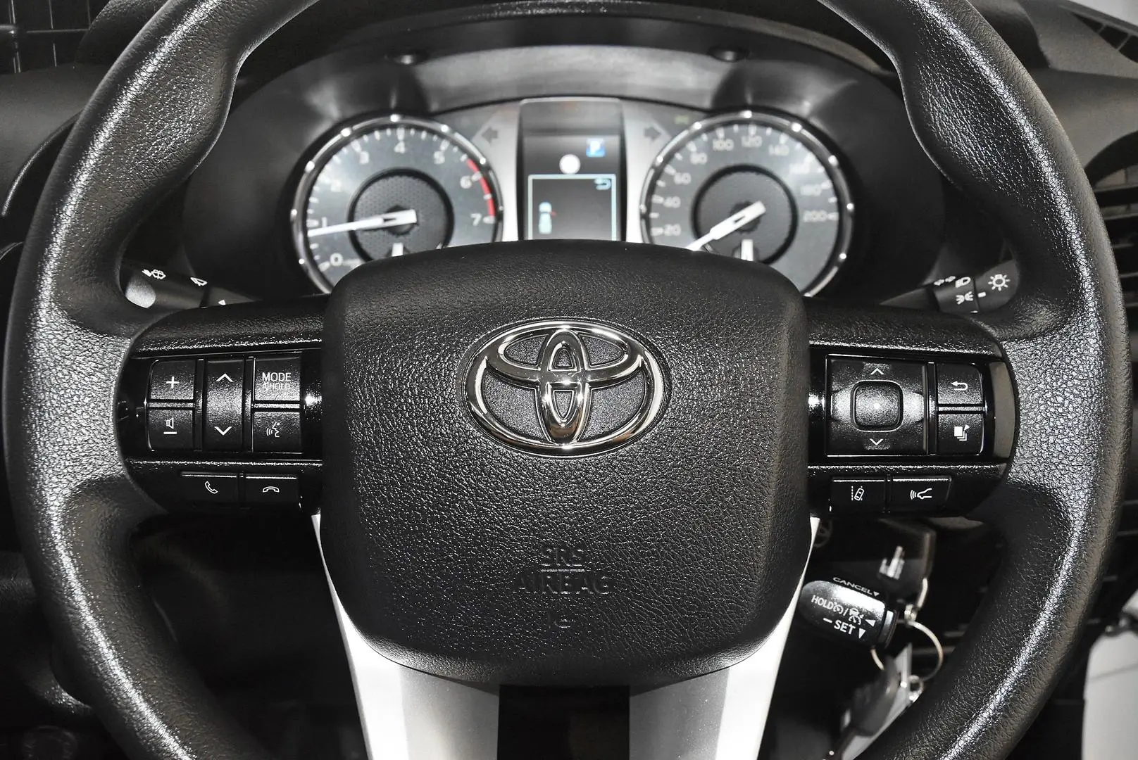2025 Toyota Hilux Gallery Image 13