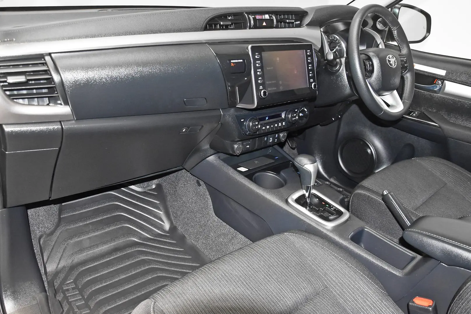 2024 Toyota Hilux Gallery Image 16